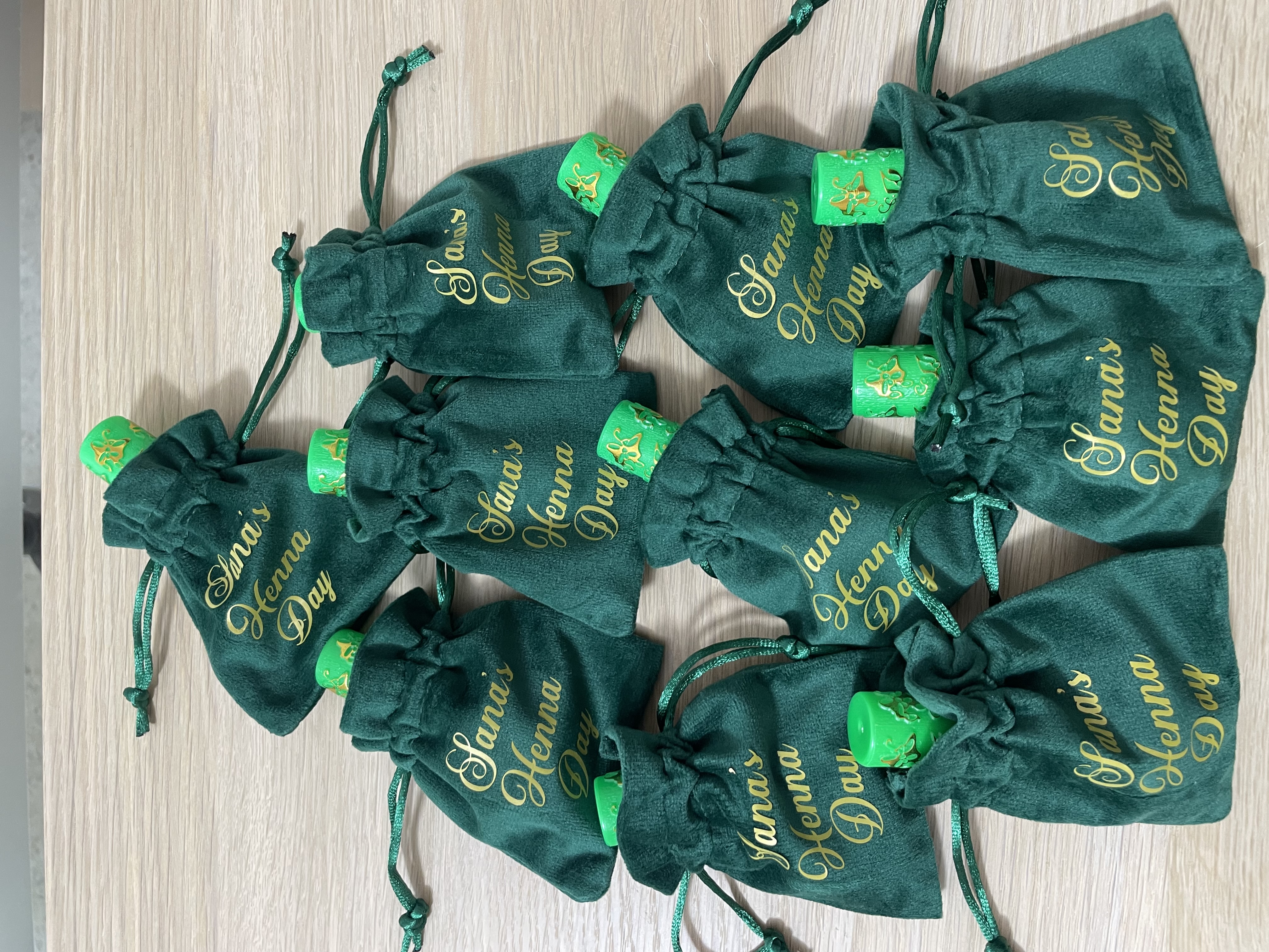 Rouge à lèvres vert traditionnel avec pochon "henna day" - Lot de 10