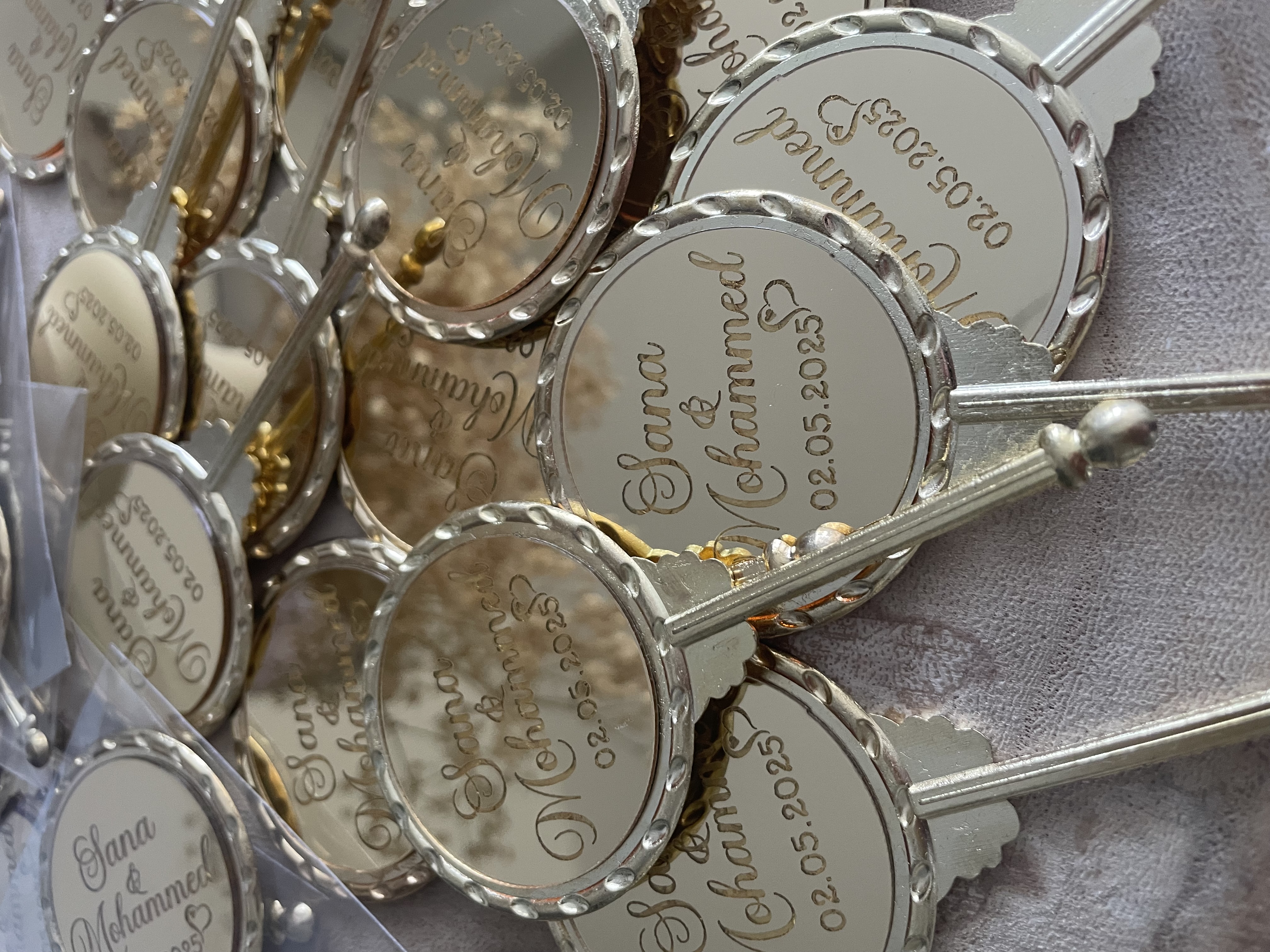 Miroir de poche doré avec inscriptions personnalisées - Lot de 10