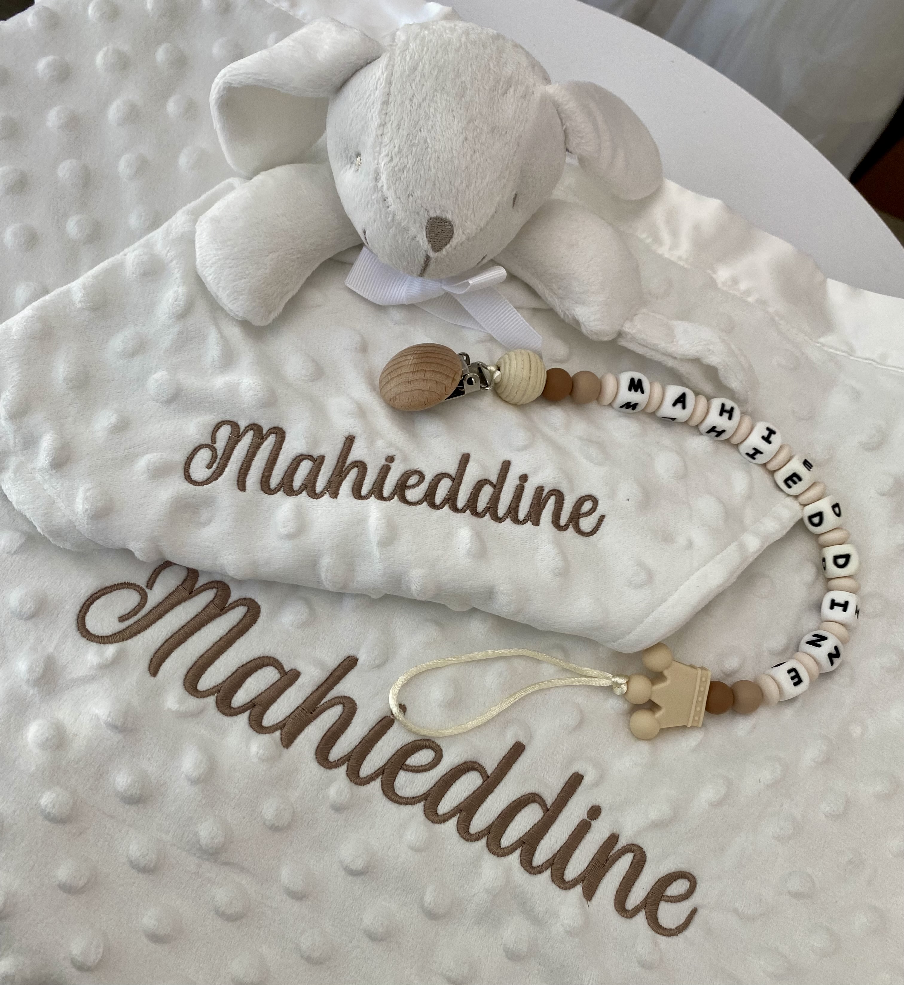Coffret Naissance Personnalisé - Attache tétine, Doudou & Plaid