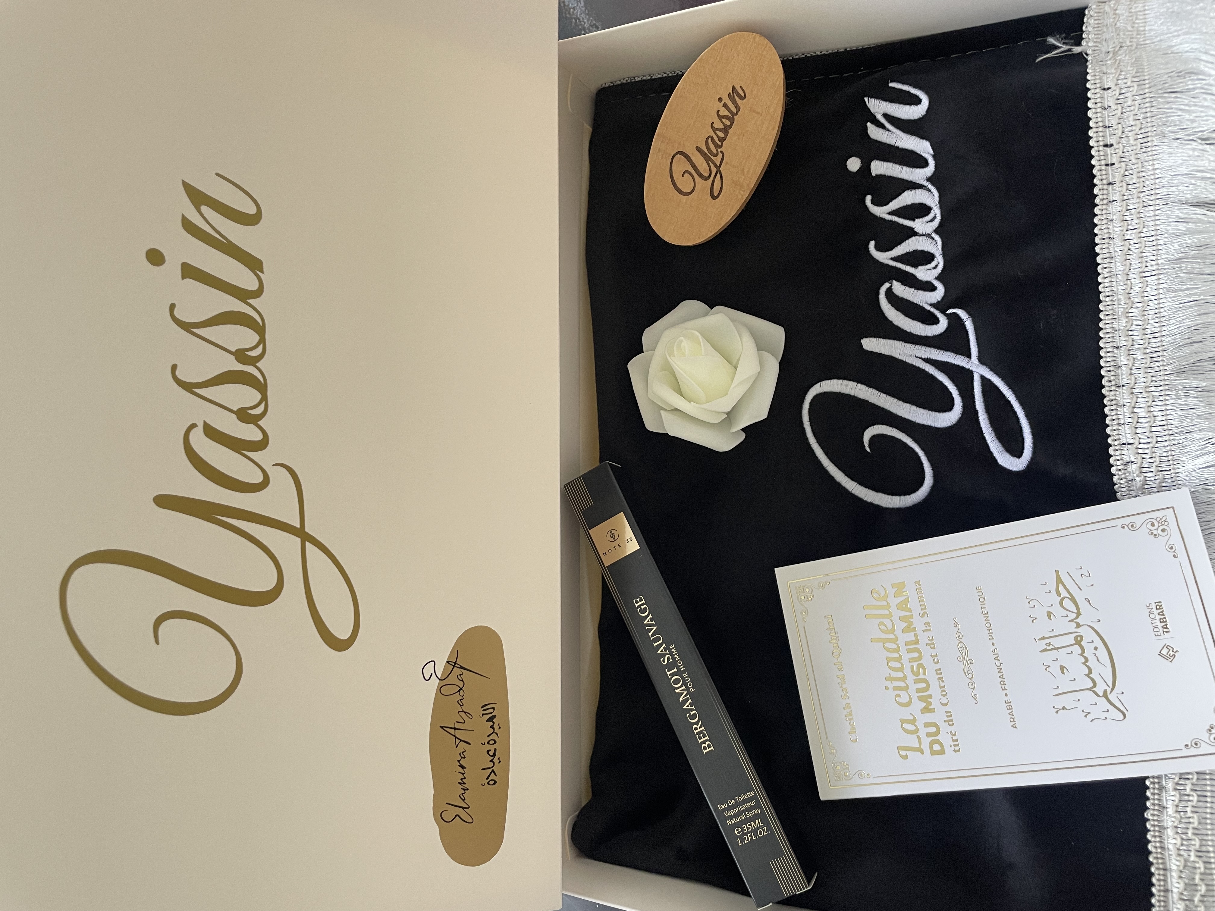 Coffret Cadeau Personnalisé –  Tapis gamme luxe, parfum, citadelle & brosse personnalisée 