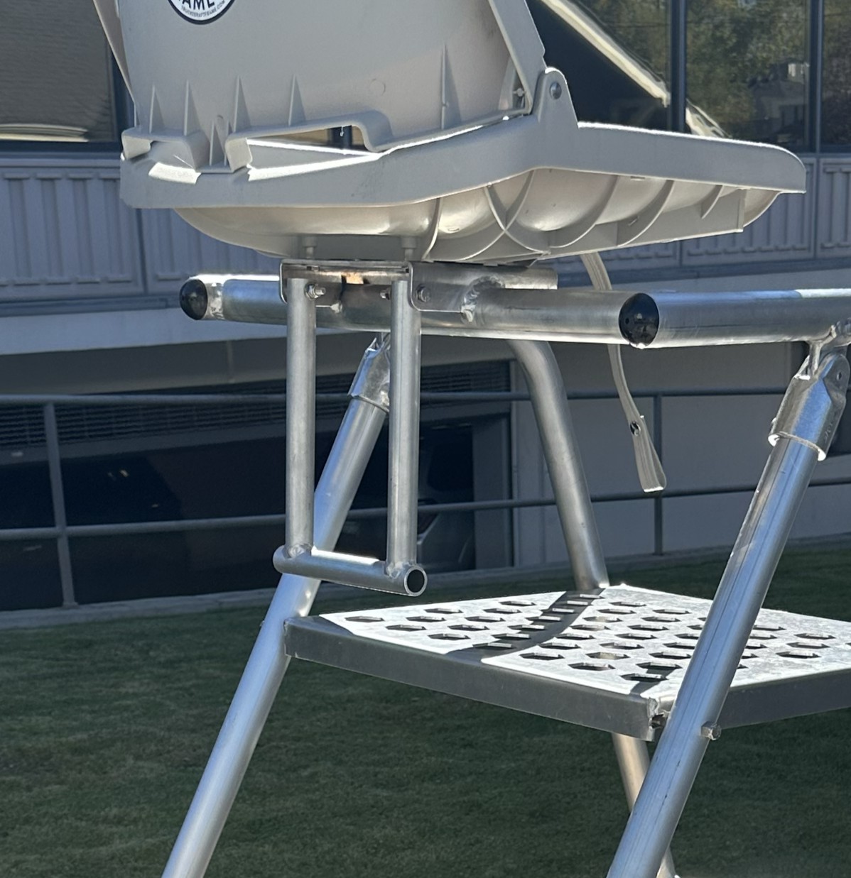 Pyramid Chair Roll Handle
