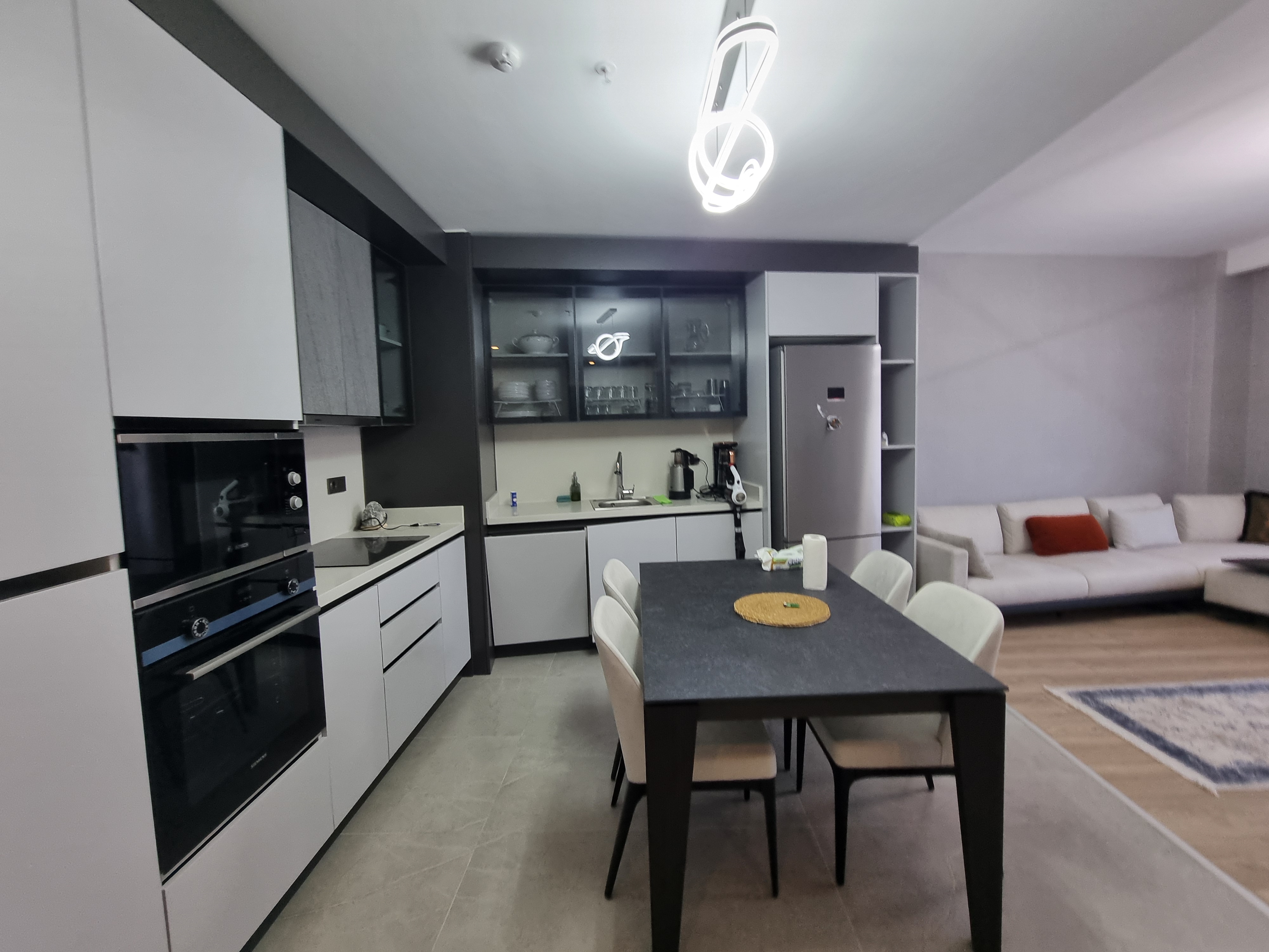 VELUX ANKARA'DA AVM MEYDAN MANZARALI GENIS SATILIK 2+1 DAIRE