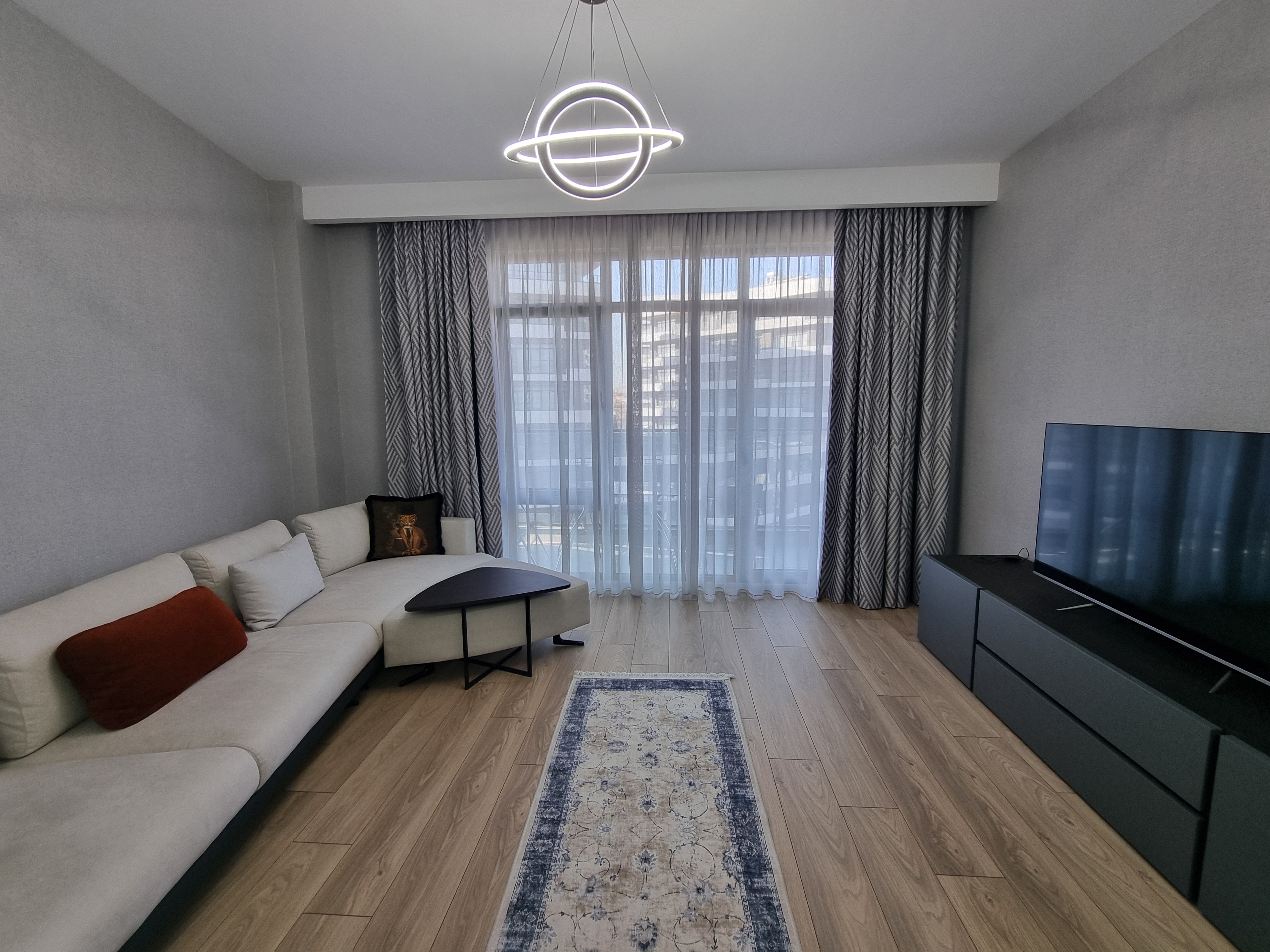 VELUX ANKARA'DA AVM MEYDAN MANZARALI GENIS SATILIK 2+1 DAIRE