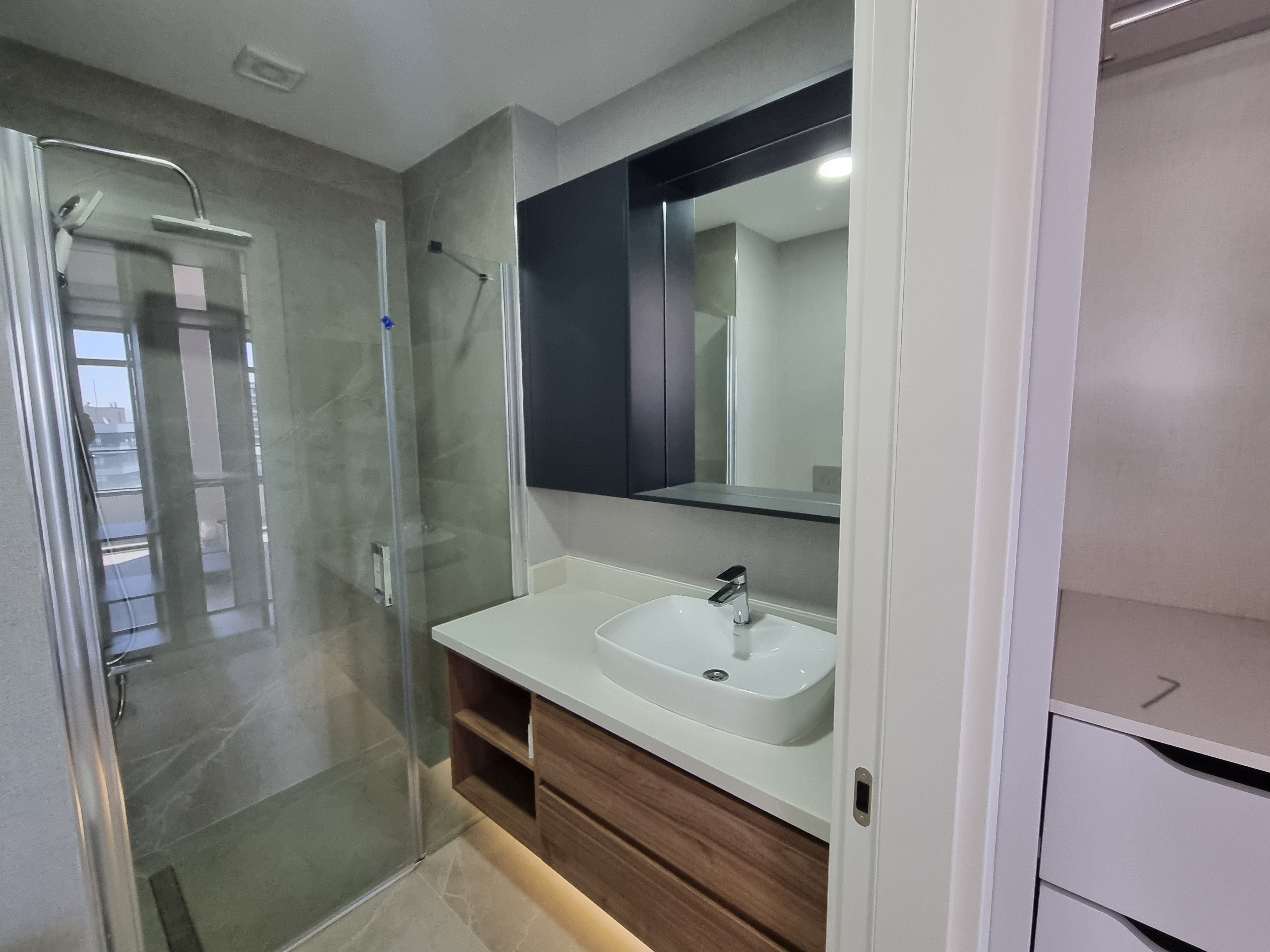 VELUX ANKARA'DA MUHTESEM MANZARALI SATILIK SIFIR 2+1 DAIRE-OFIS