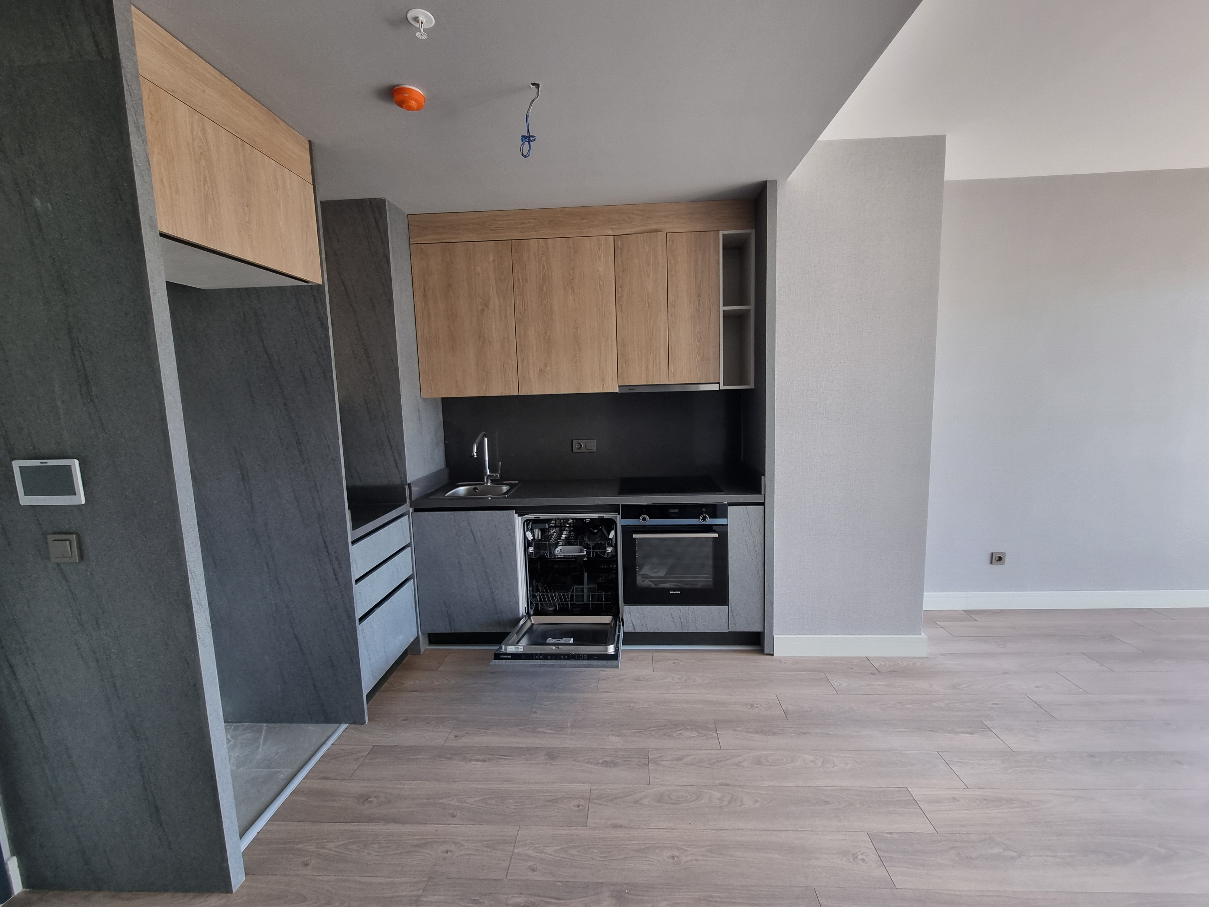 VELUX ANKARA'DA MUHTESEM MANZARALI KLIMALI KIRALIK 1+1 DAIRE