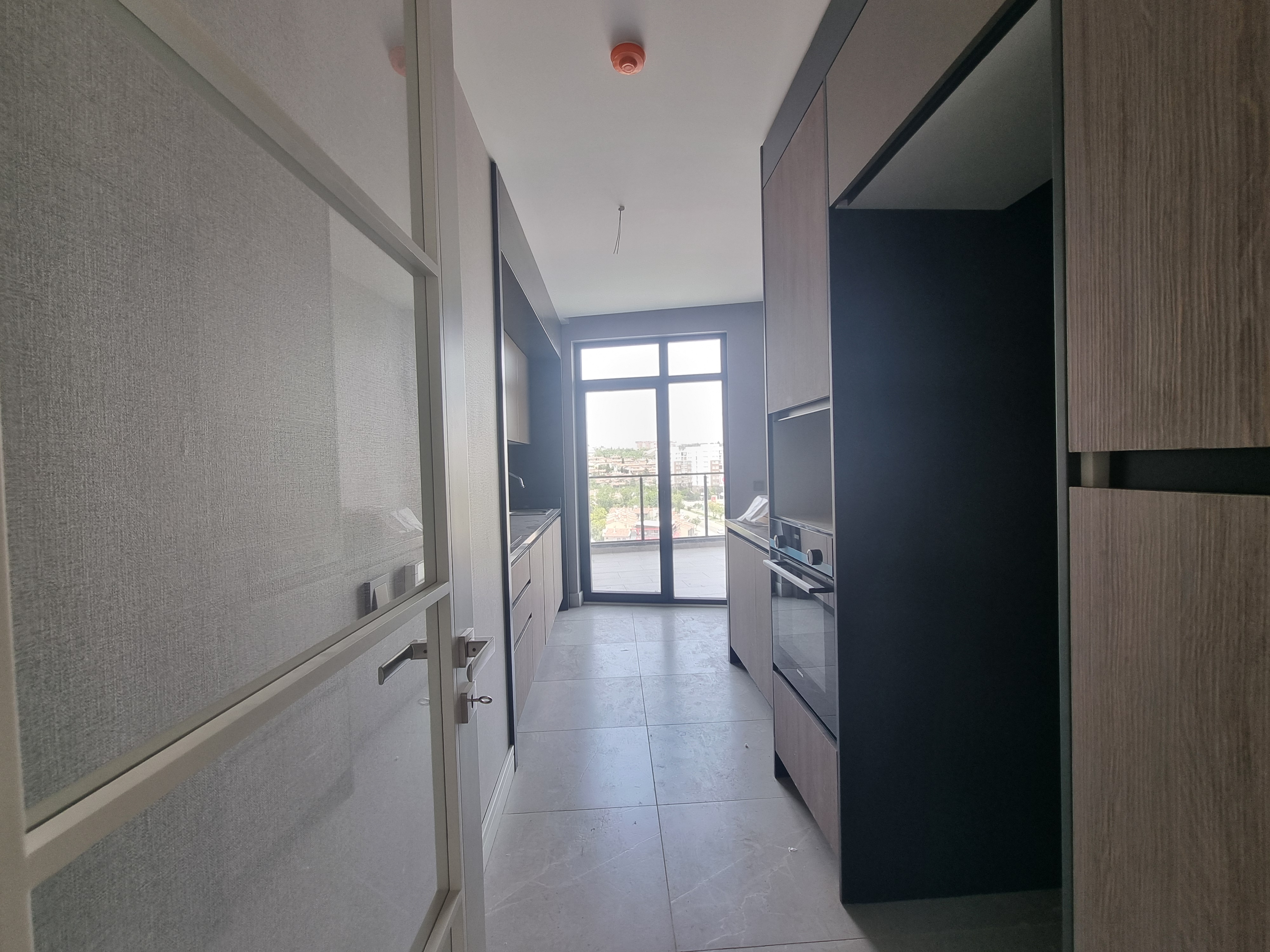 VELUX ANKARA'DA DEV TERASLI MUHTESEM MANZARALI OZEL KIRALIK 2+1 DAIRE
