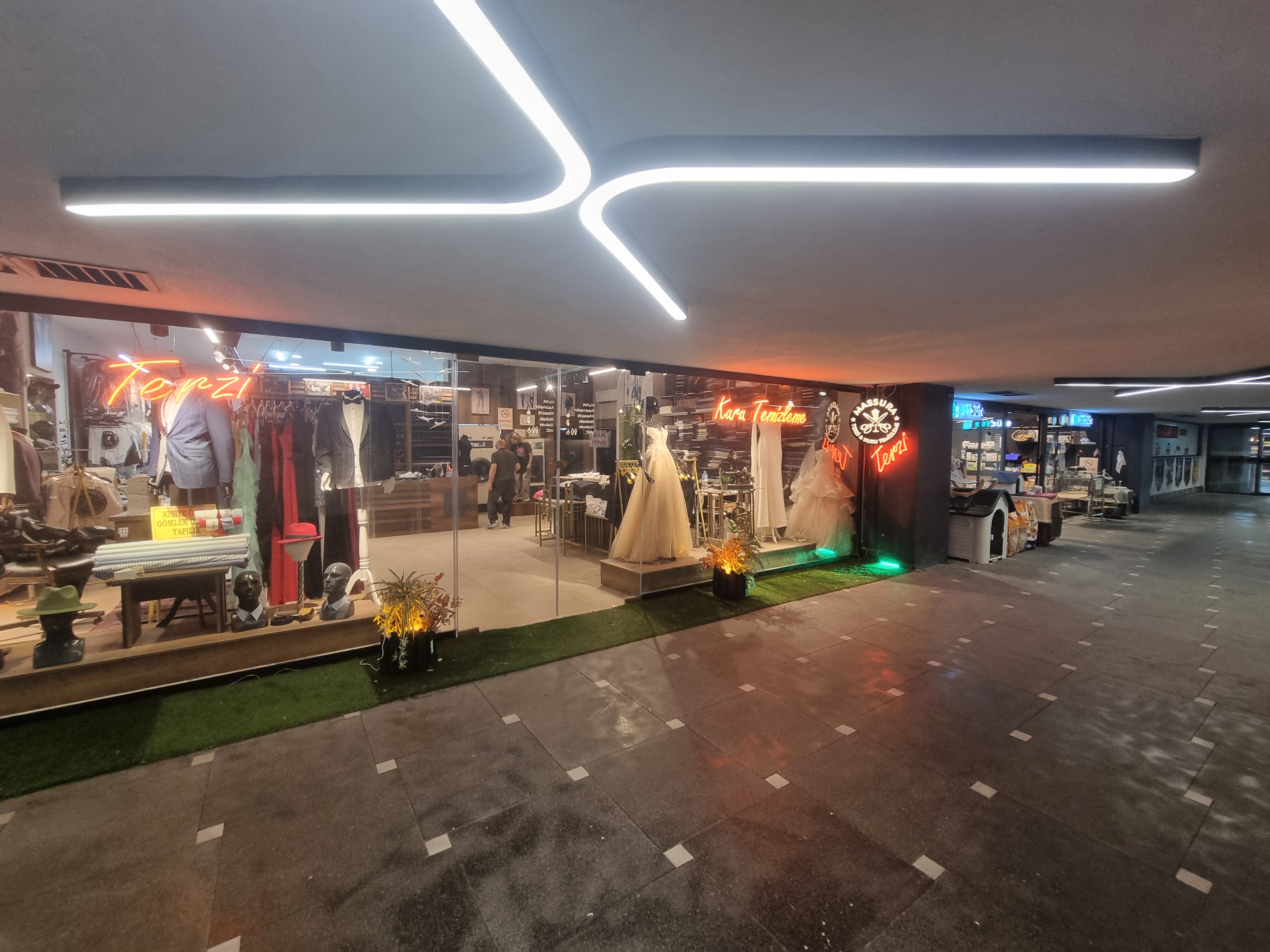 MARS ANKARA'DAN VELUX AVM'DE SATILIK KIRACILI MAGAZA