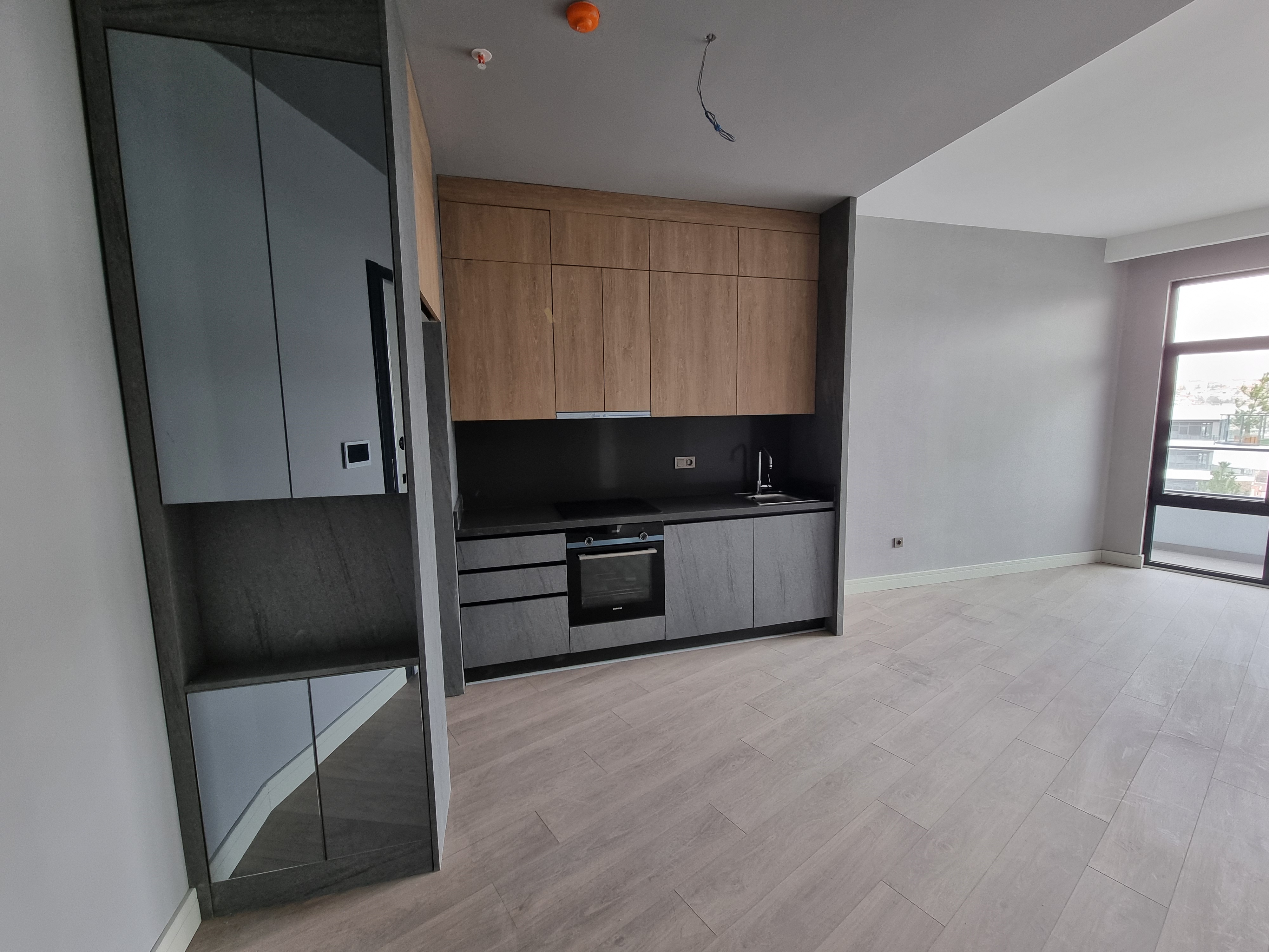 MARS ANKARA'DAN VELUX ANKARA'DA KIRALIK GENIS TIP 1+1 OFIS