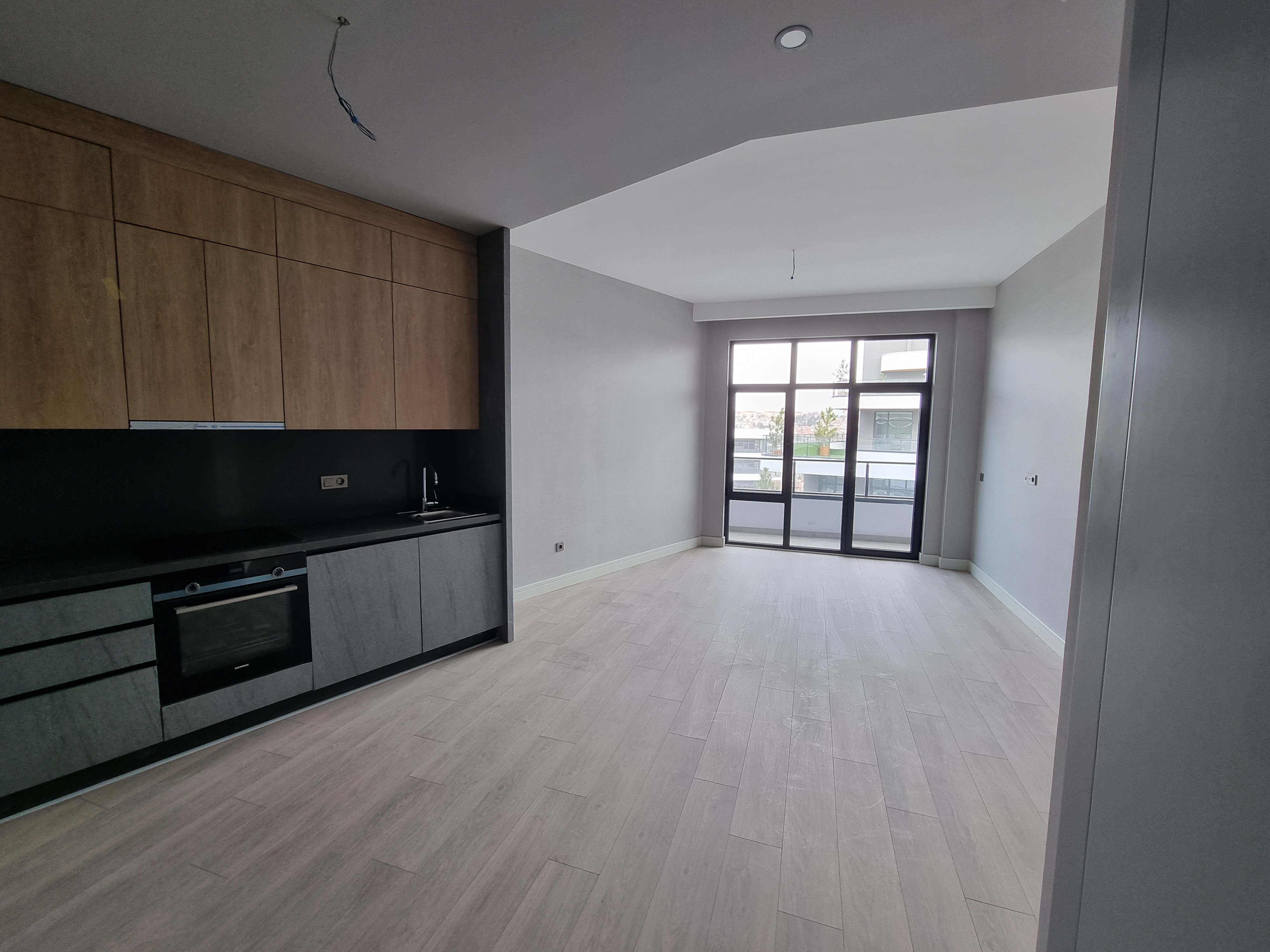 MARS ANKARA'DAN VELUX ANKARA'DA KIRALIK GENIS TIP 1+1 OFIS