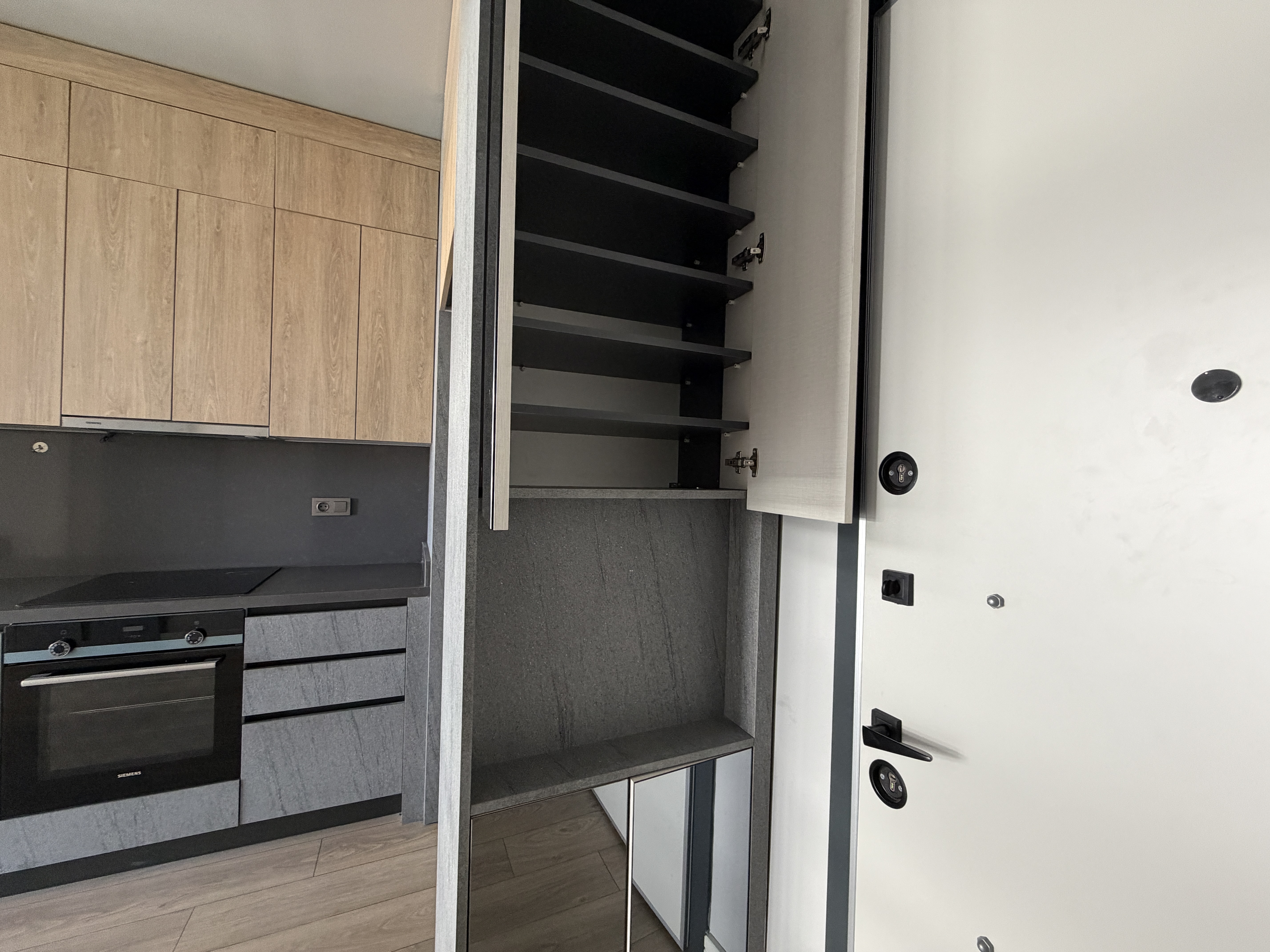 VELUX ANKARA'DA ACIK AVM MEYDAN MANZARALI KIRALIK 1+1 DAIRE