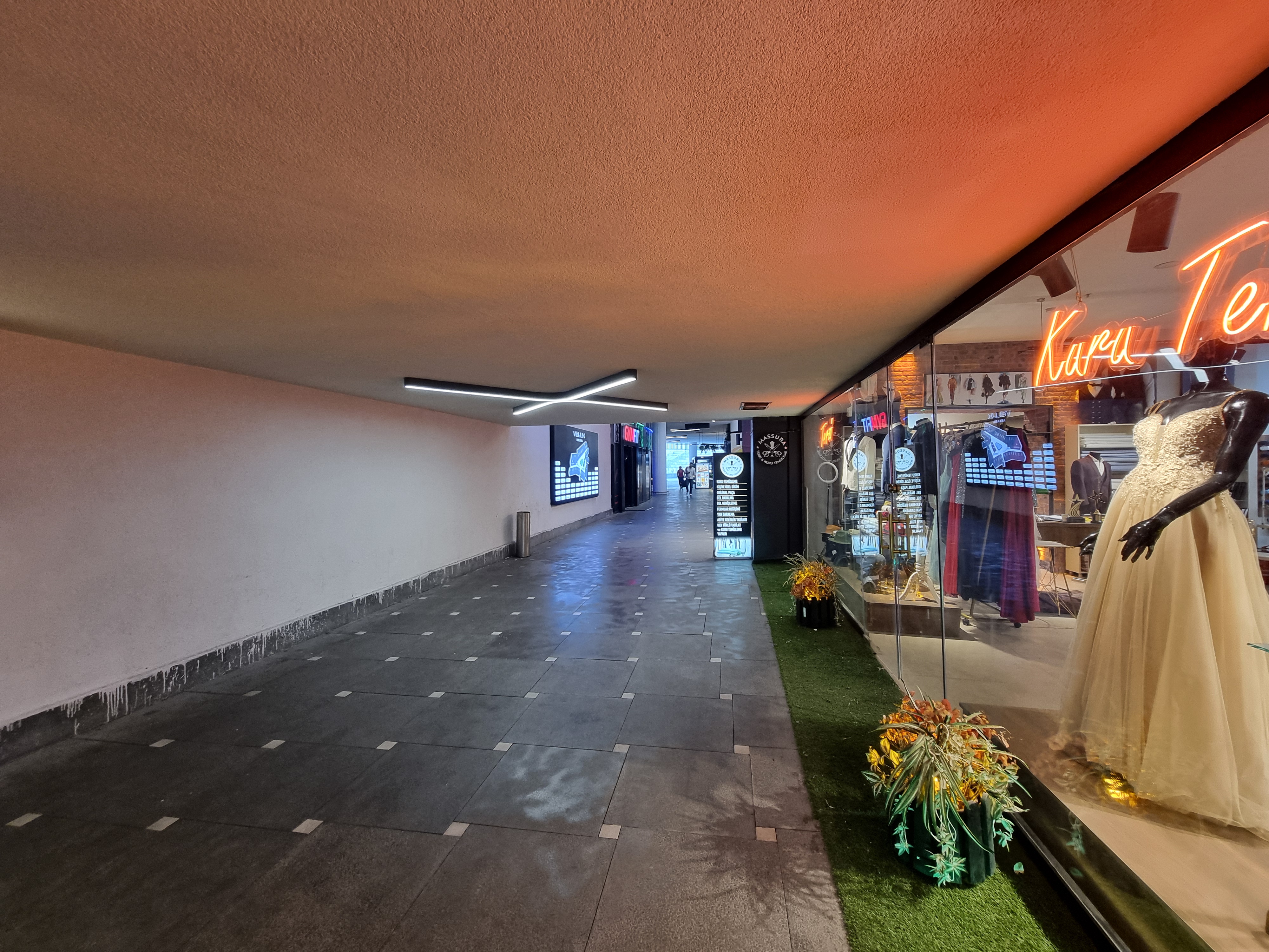 MARS ANKARA'DAN VELUX AVM'DE SATILIK KIRACILI MAGAZA