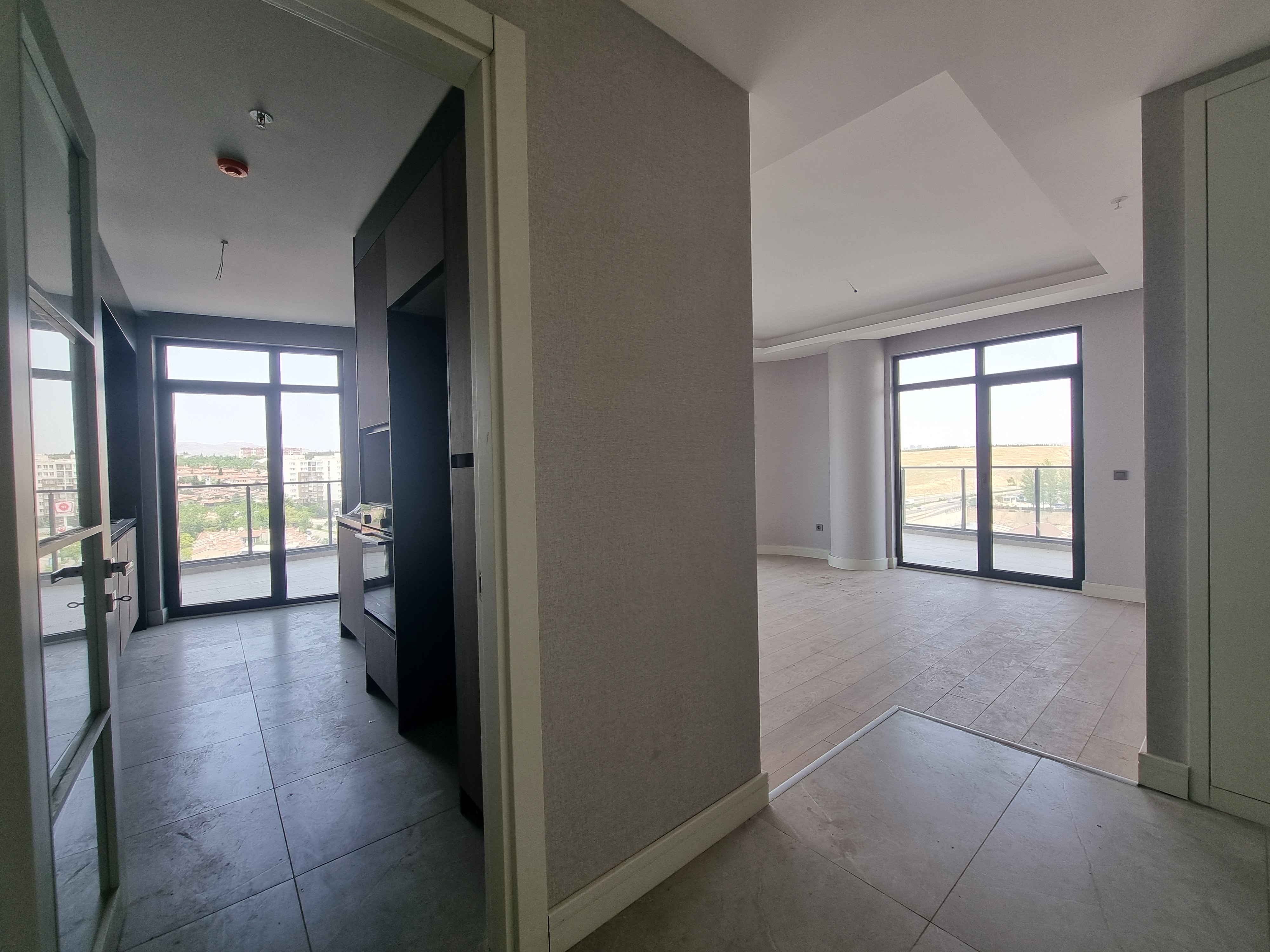 VELUX ANKARA'DA DEV TERASLI MUHTESEM MANZARALI OZEL KIRALIK 2+1 DAIRE