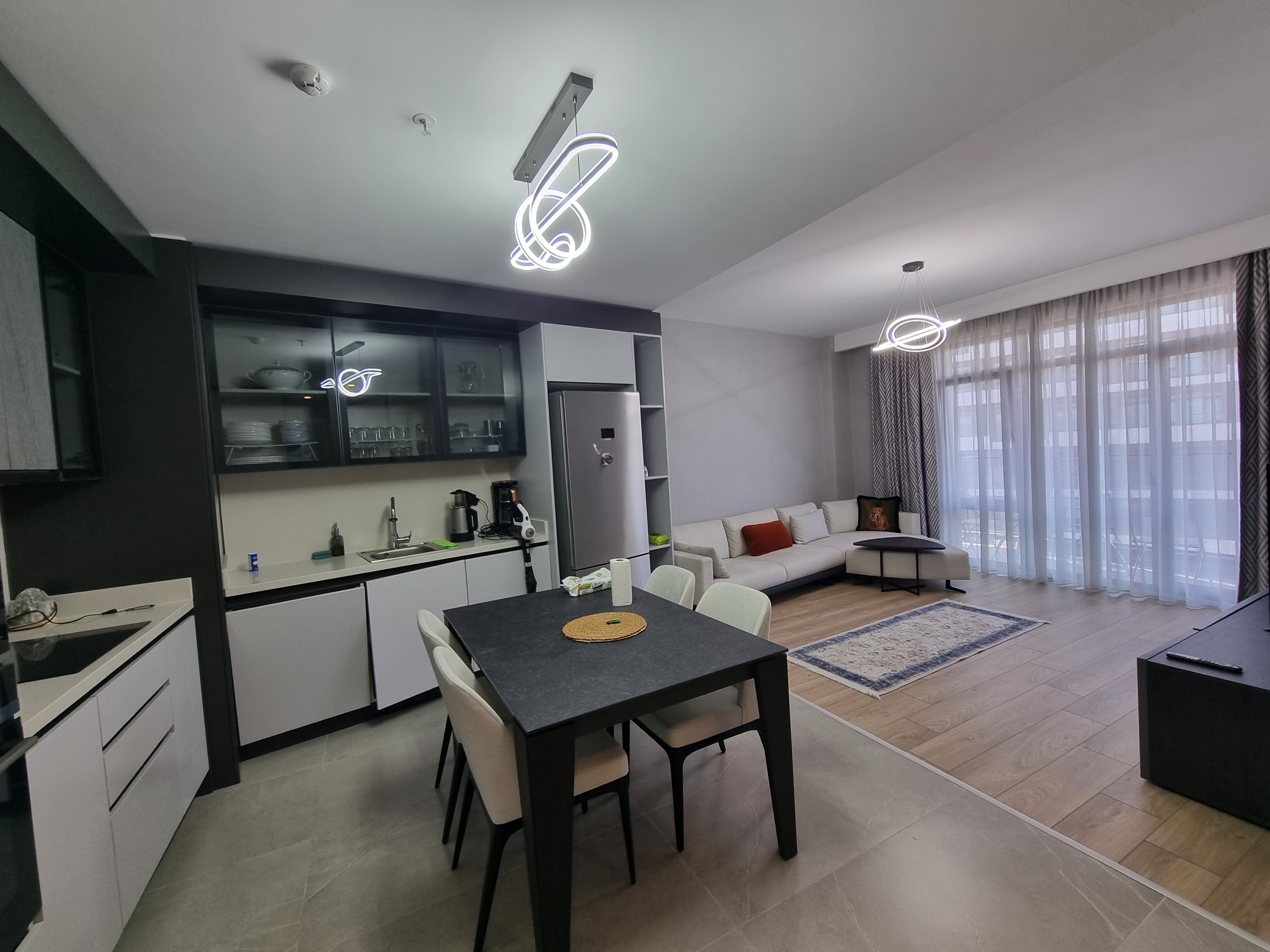 VELUX ANKARA'DA AVM MEYDAN MANZARALI GENIS SATILIK 2+1 DAIRE