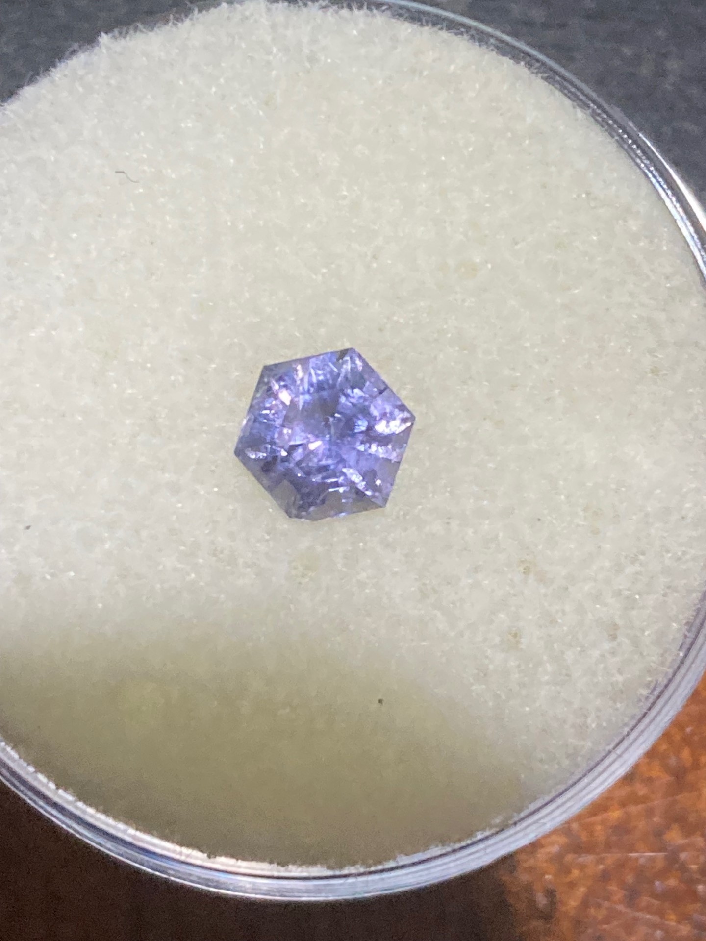 Iolite Violet Blue (Strong flash)