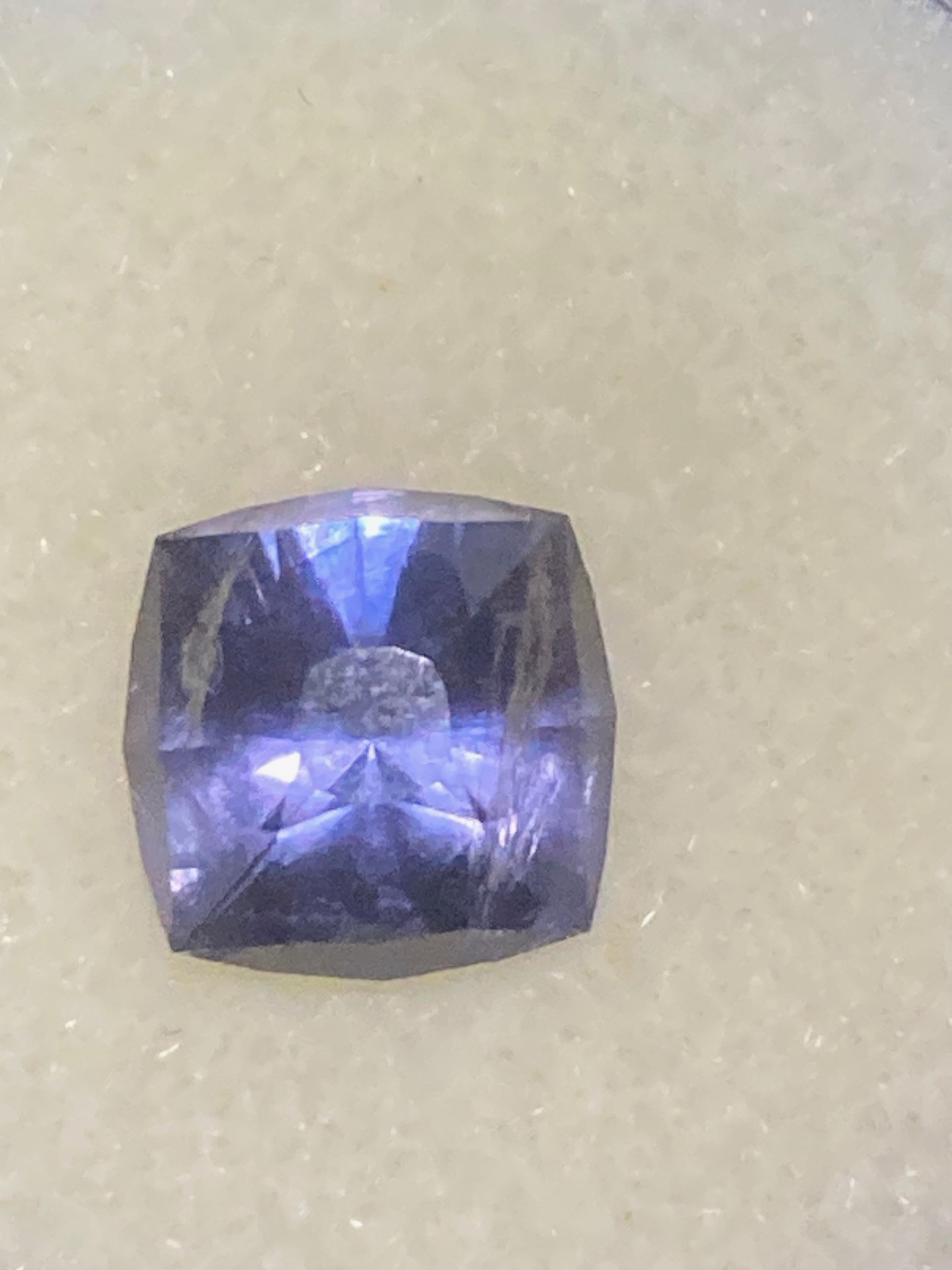 Iolite  Violet Blue (Strong flash)