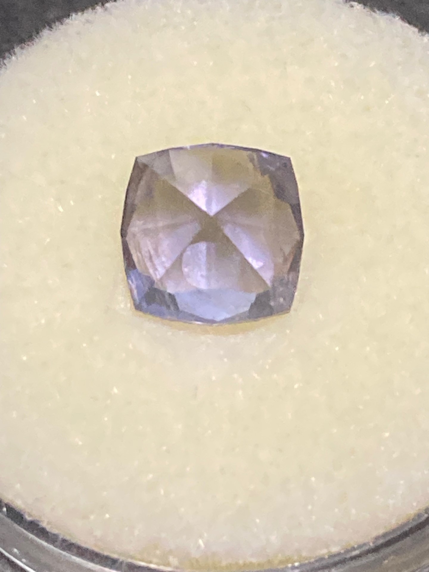 Iolite  Violet Blue (Strong flash)