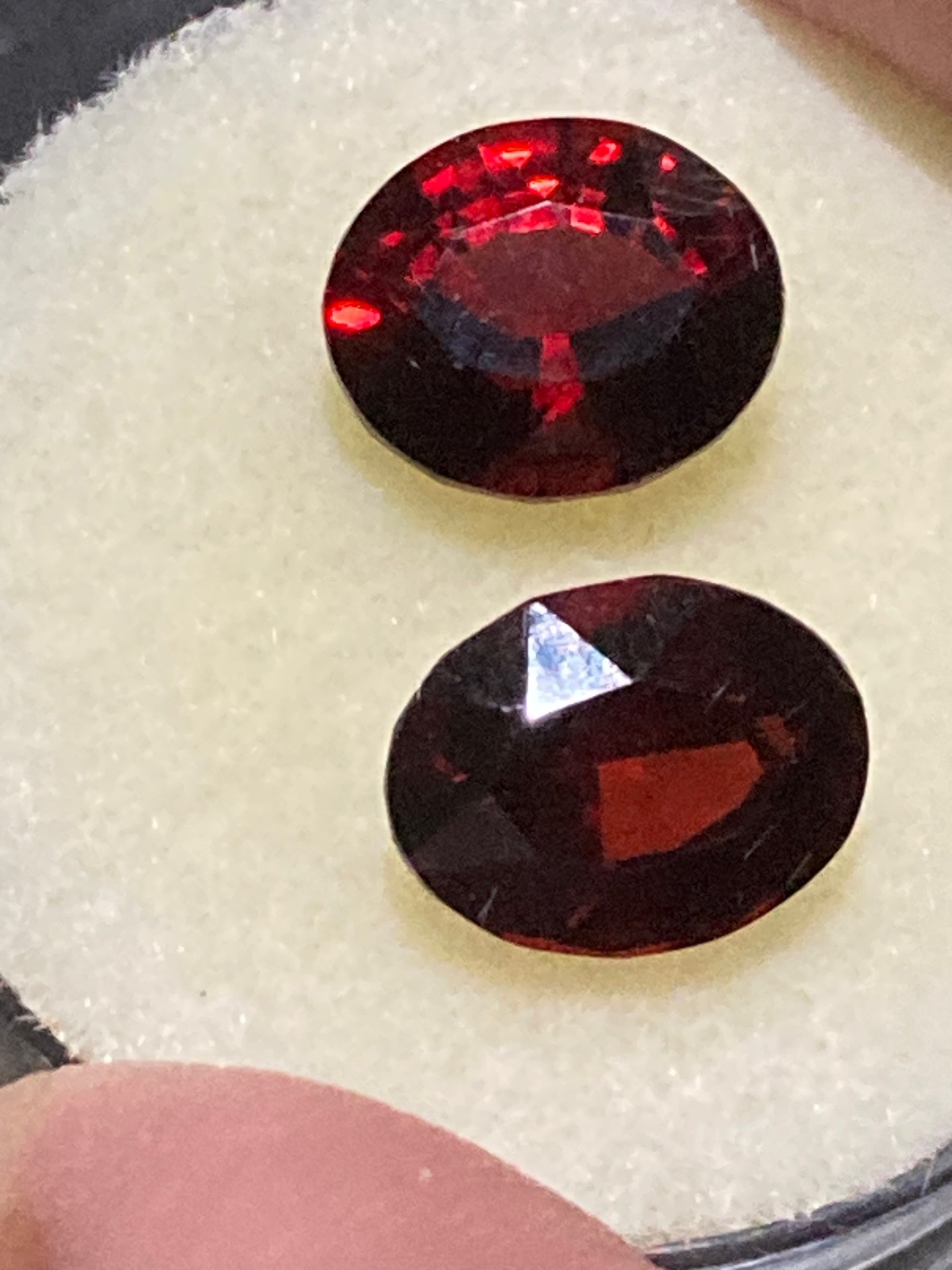 Garnet-Rhodolite-Pigeon Blood Red / PAIR