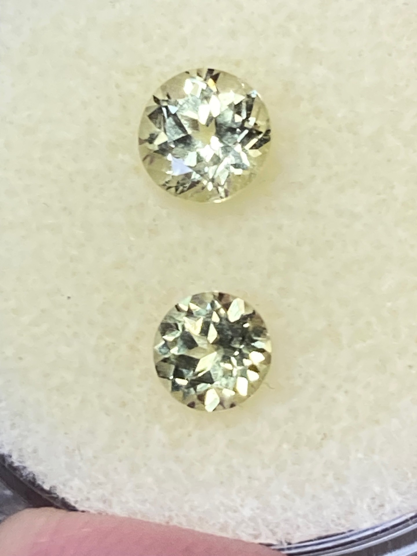 Garnet-"Mali" -Golden with yellow flash