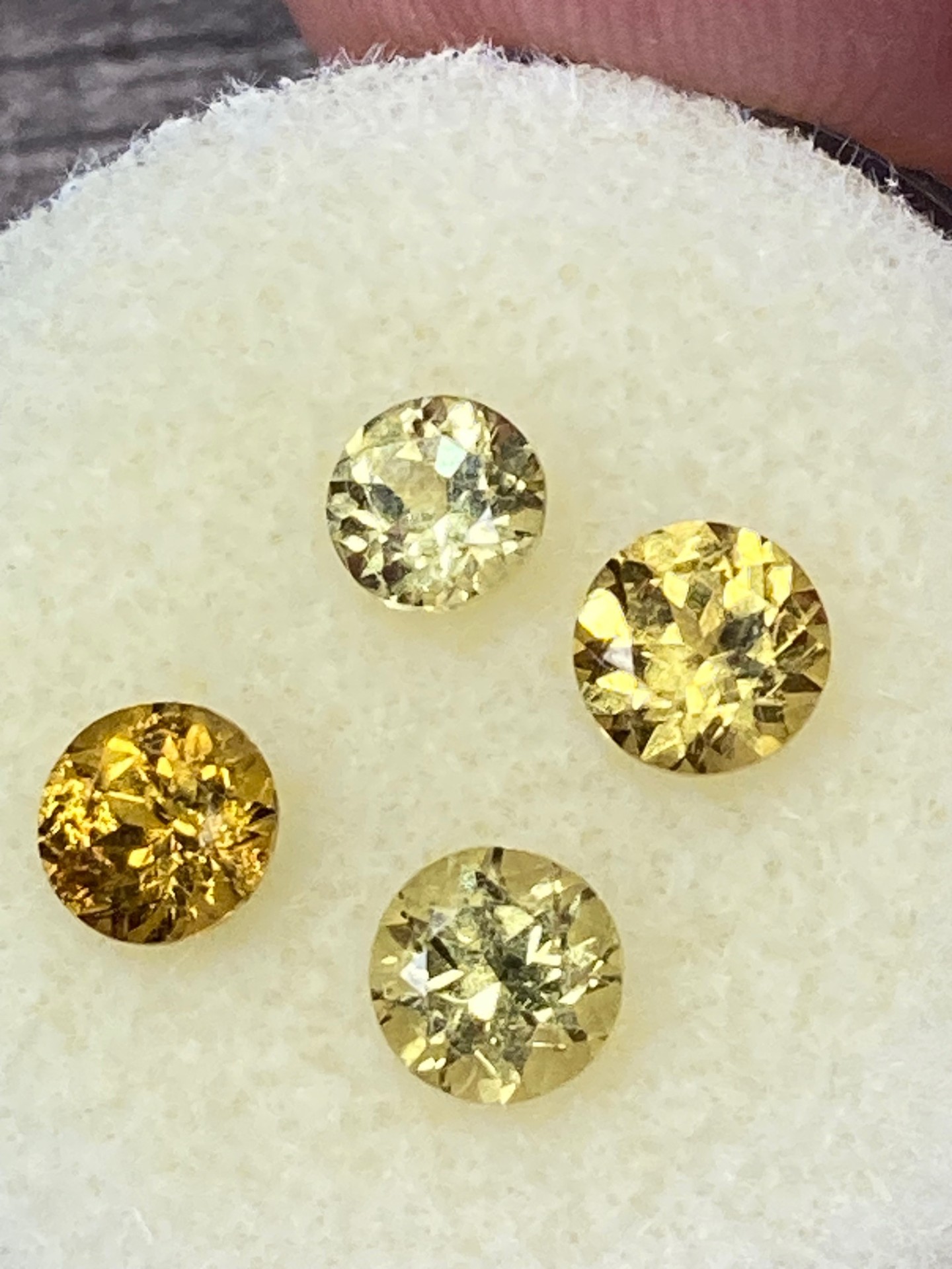 Garnet-"Mali" - Yellow to gold with yellow flash