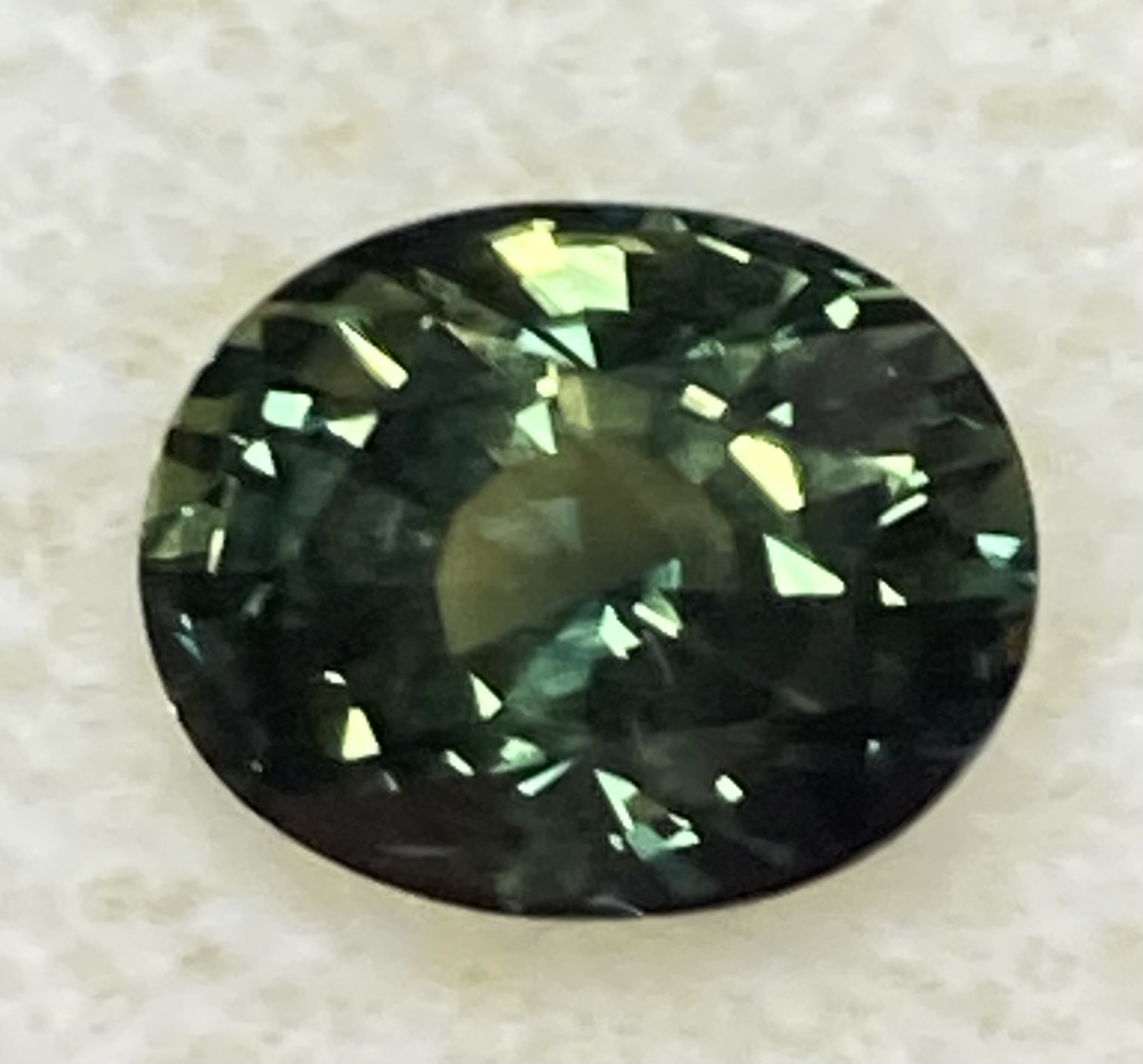 Sapphire Natural  Grass Green Vivid with yellow and green flash