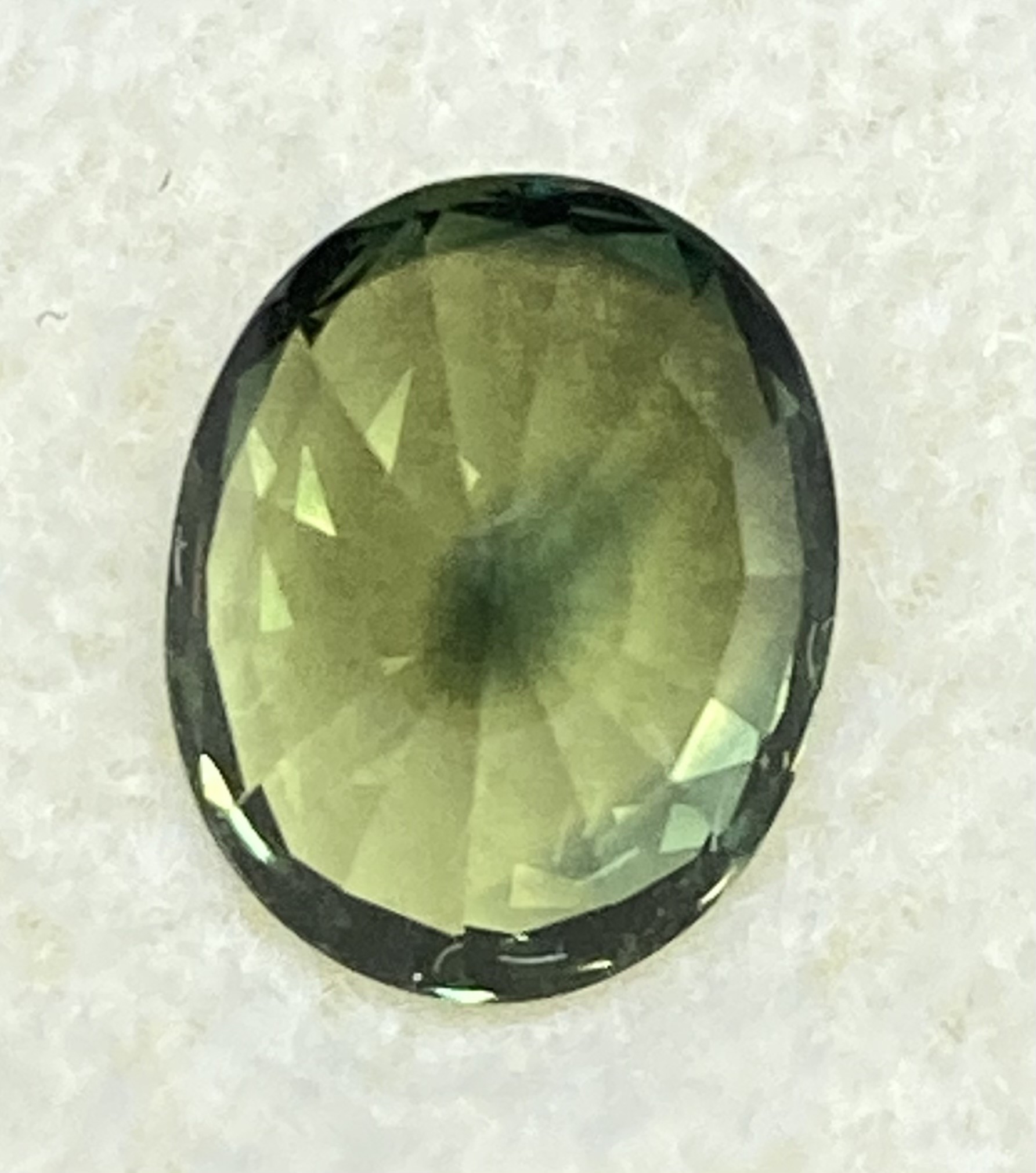 Sapphire Natural  Grass Green Vivid with yellow and green flash