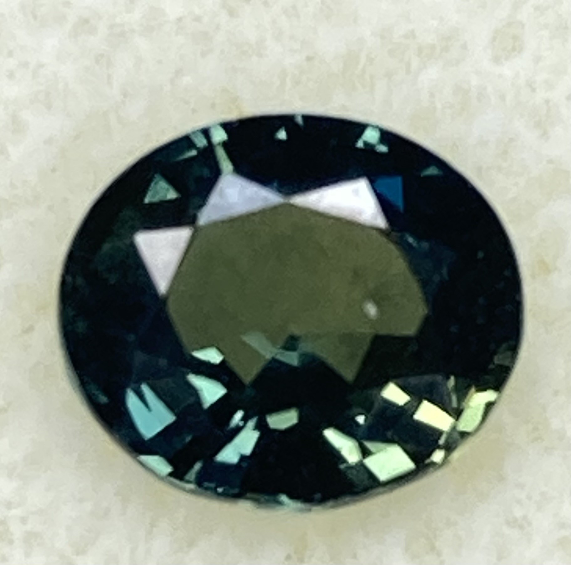 Sapphire Natural  Grass Green Vivid with yellow and green flash