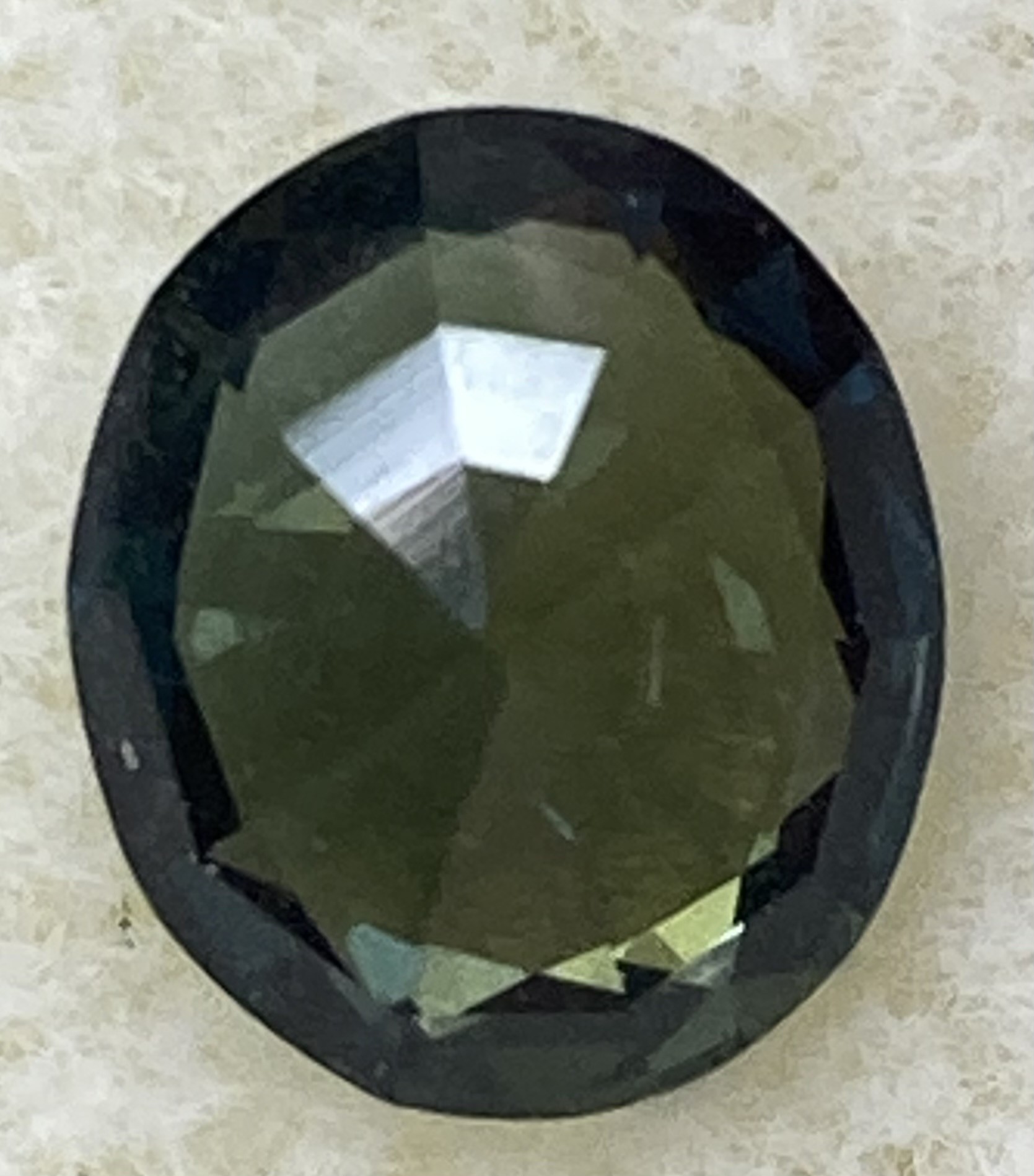 Sapphire Natural  Grass Green Vivid with yellow and green flash