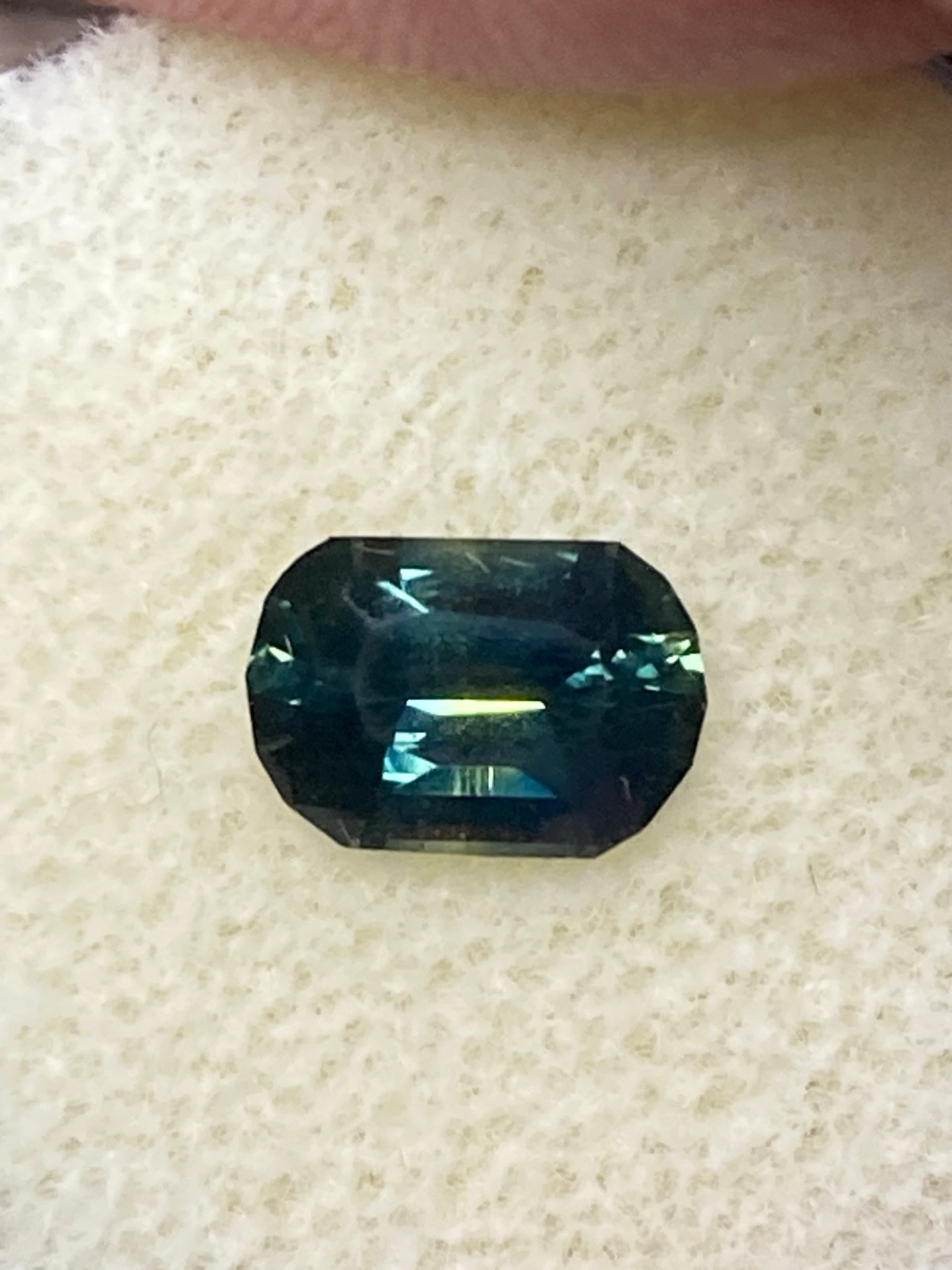 Sapphire Natural Emerald Green with strong flash
