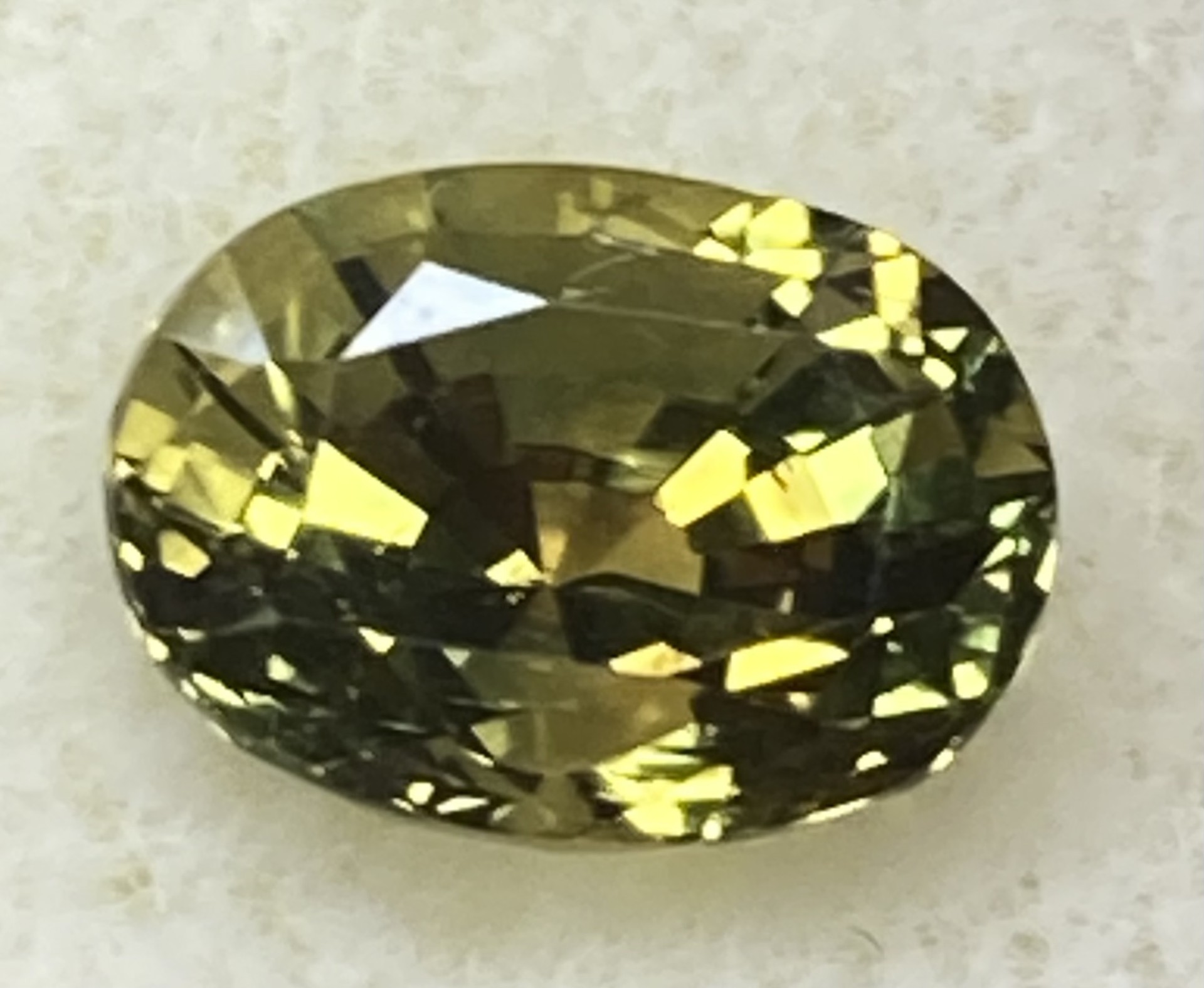 Sapphire - Natural Green with golden flash - very rare sapphire
