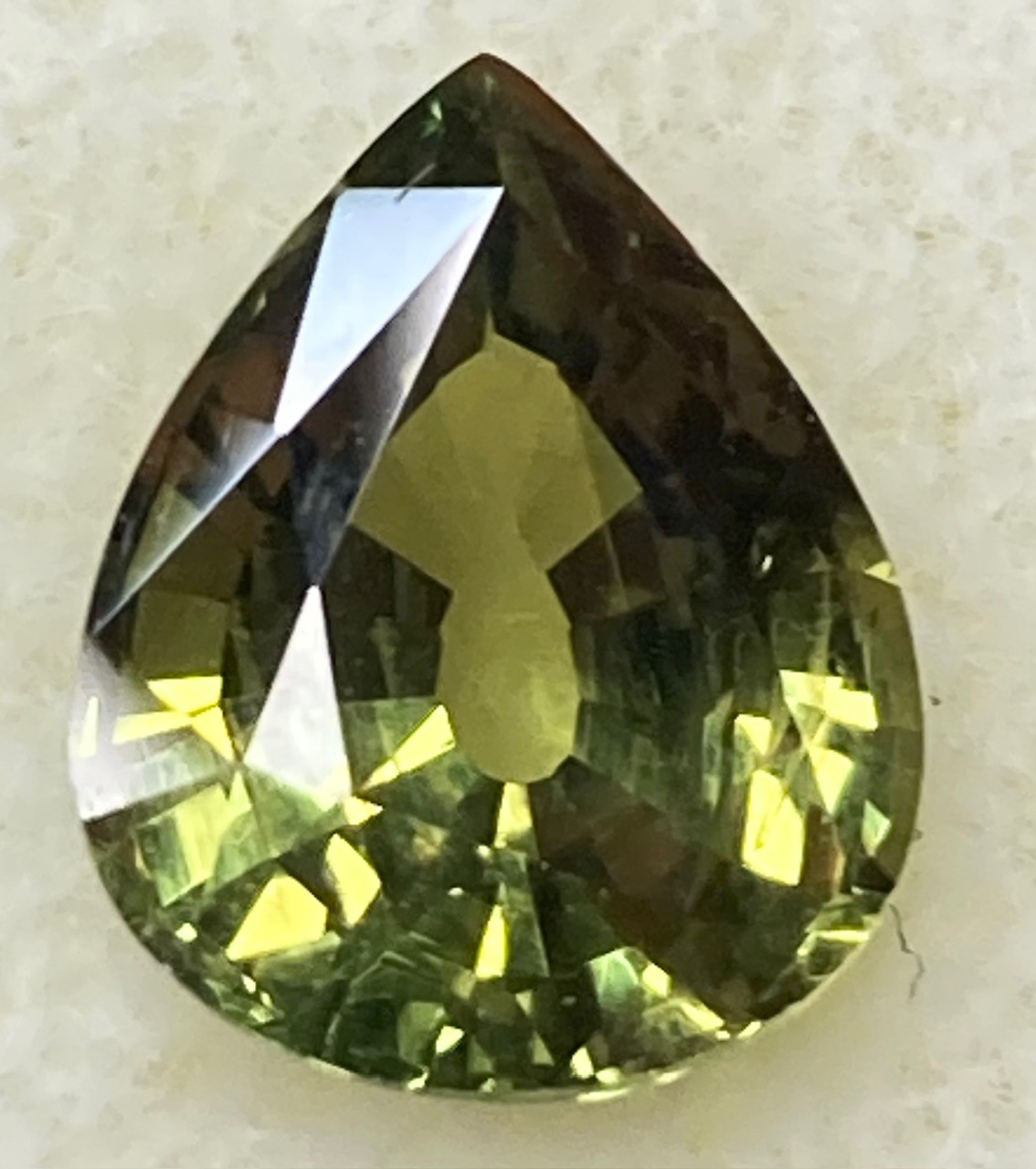 Sapphire - Natural yellowish Green