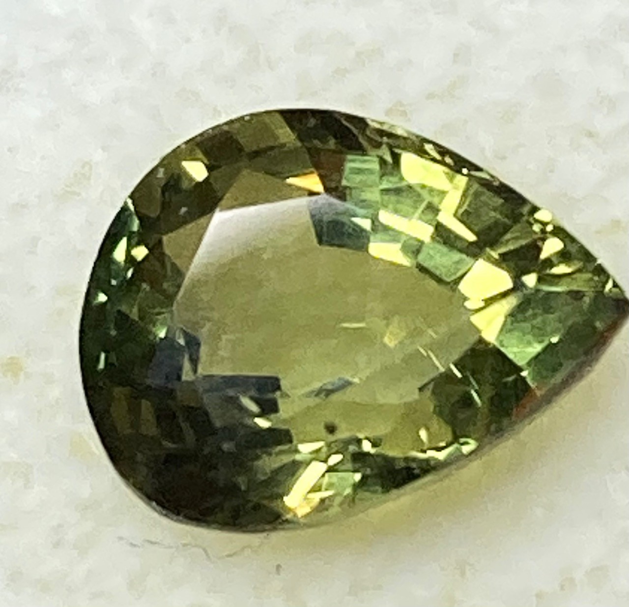 Sapphire - Natural yellowish Green