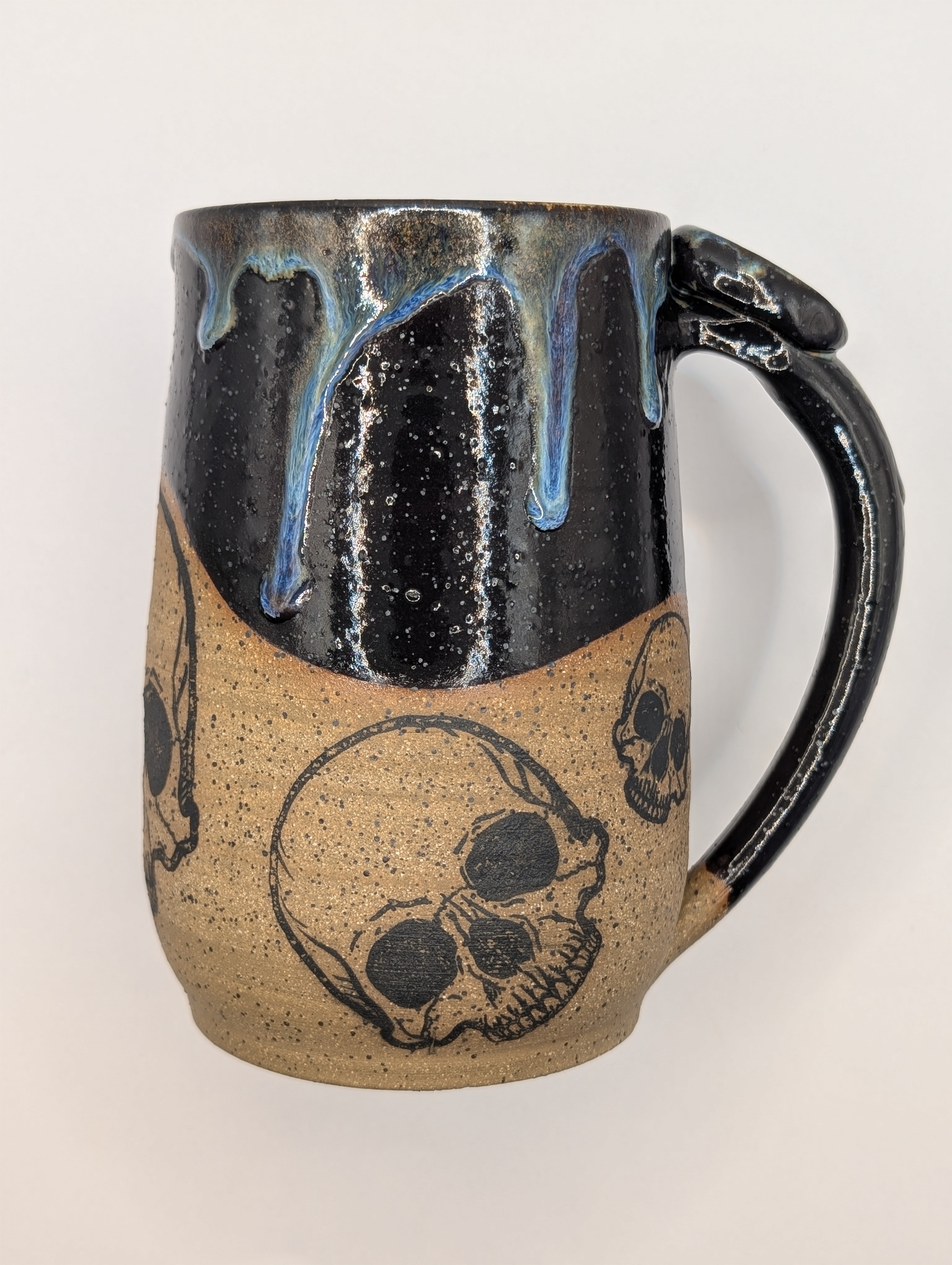 Skull mug • 22oz • black skies  