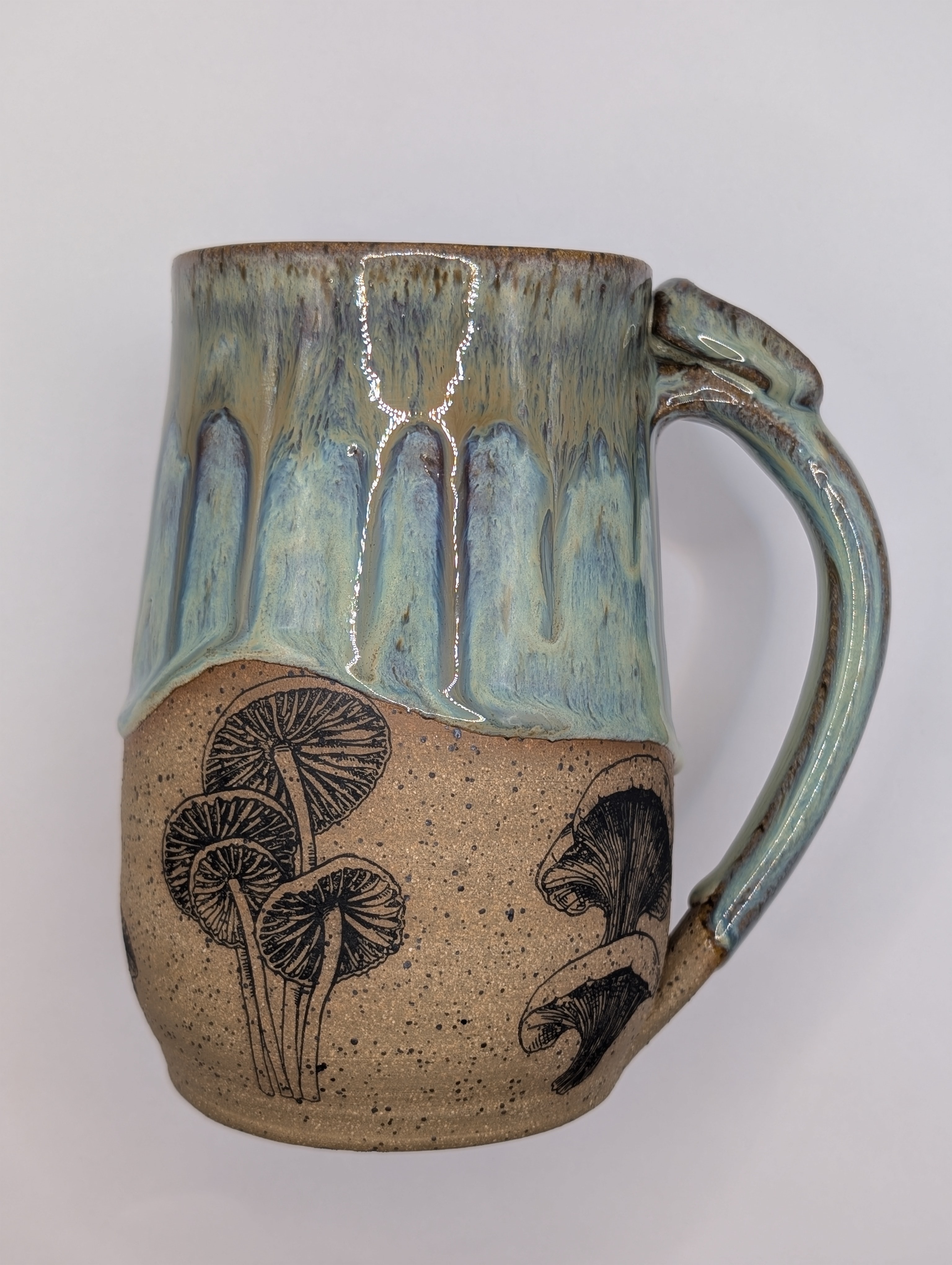 Mushroom mug • 22oz • soft green khaki