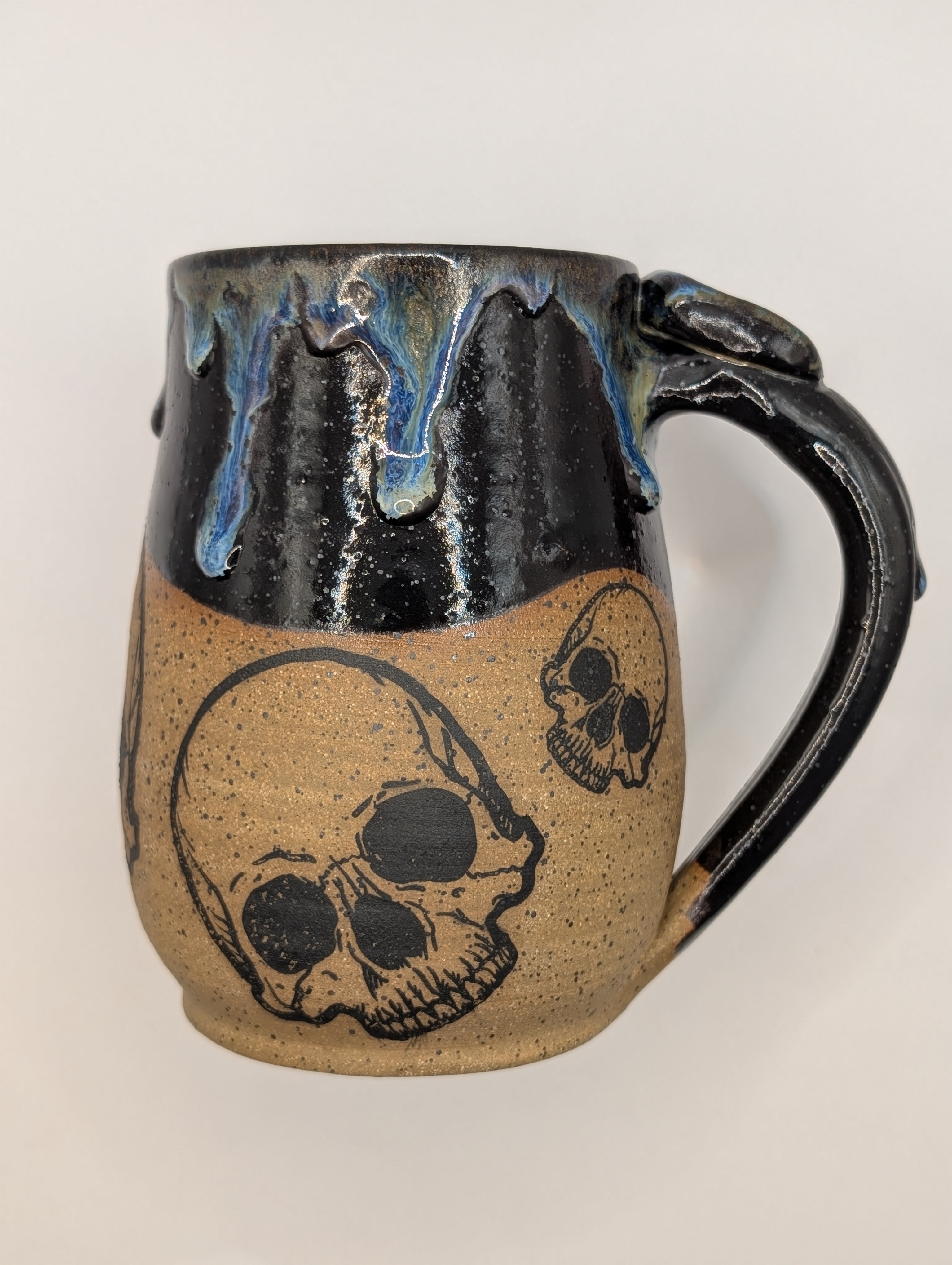 Skull mug • 22oz • black skies  