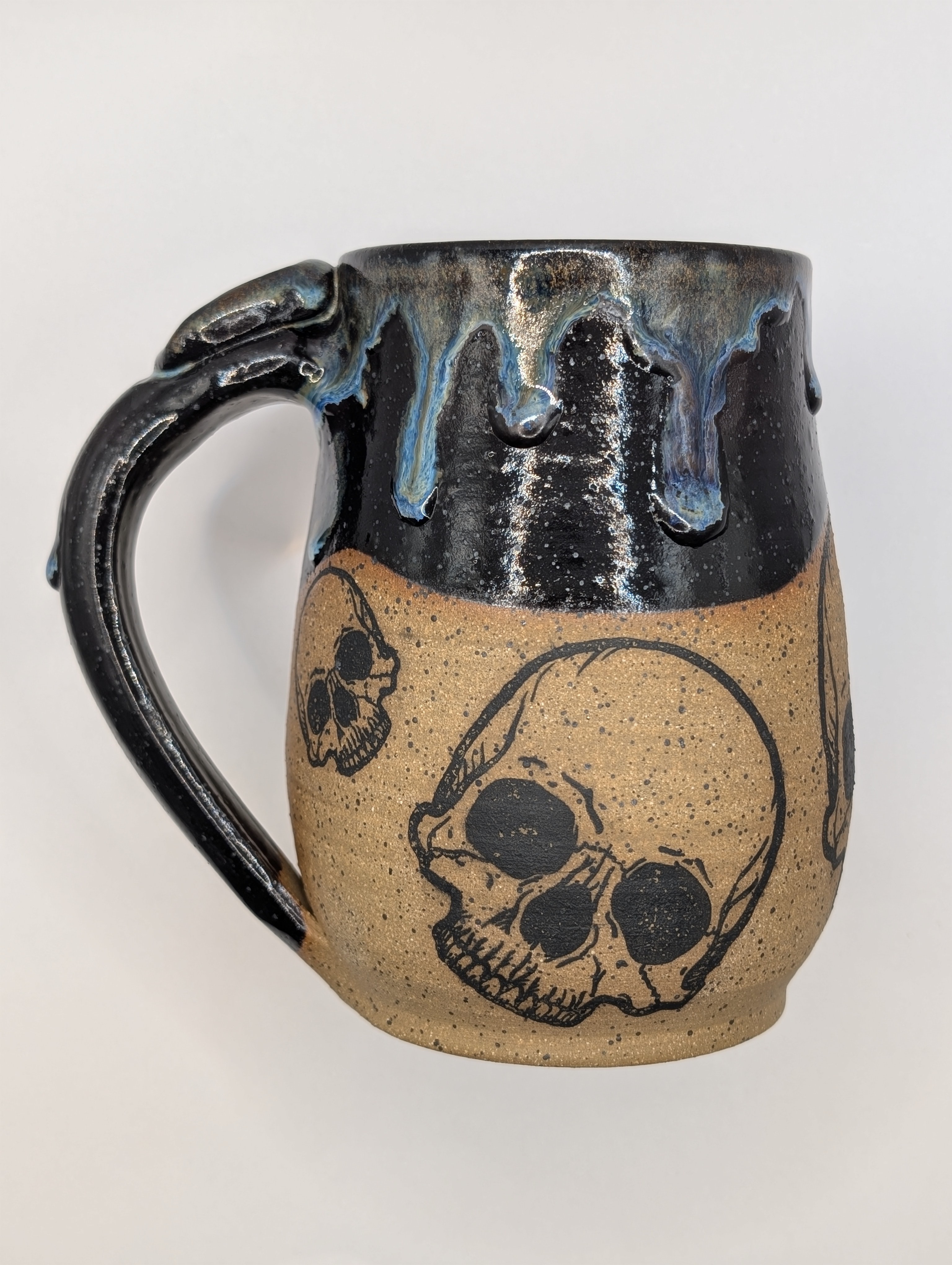 Skull mug • 22oz • black skies  