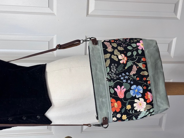 Ladies Medium Large Bag Waxed Canvas & Linen Canvas Pocket