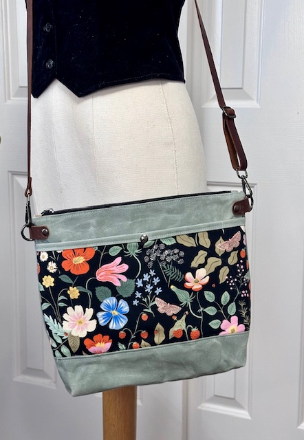 Ladies Medium Large Bag Waxed Canvas & Linen Canvas Pocket