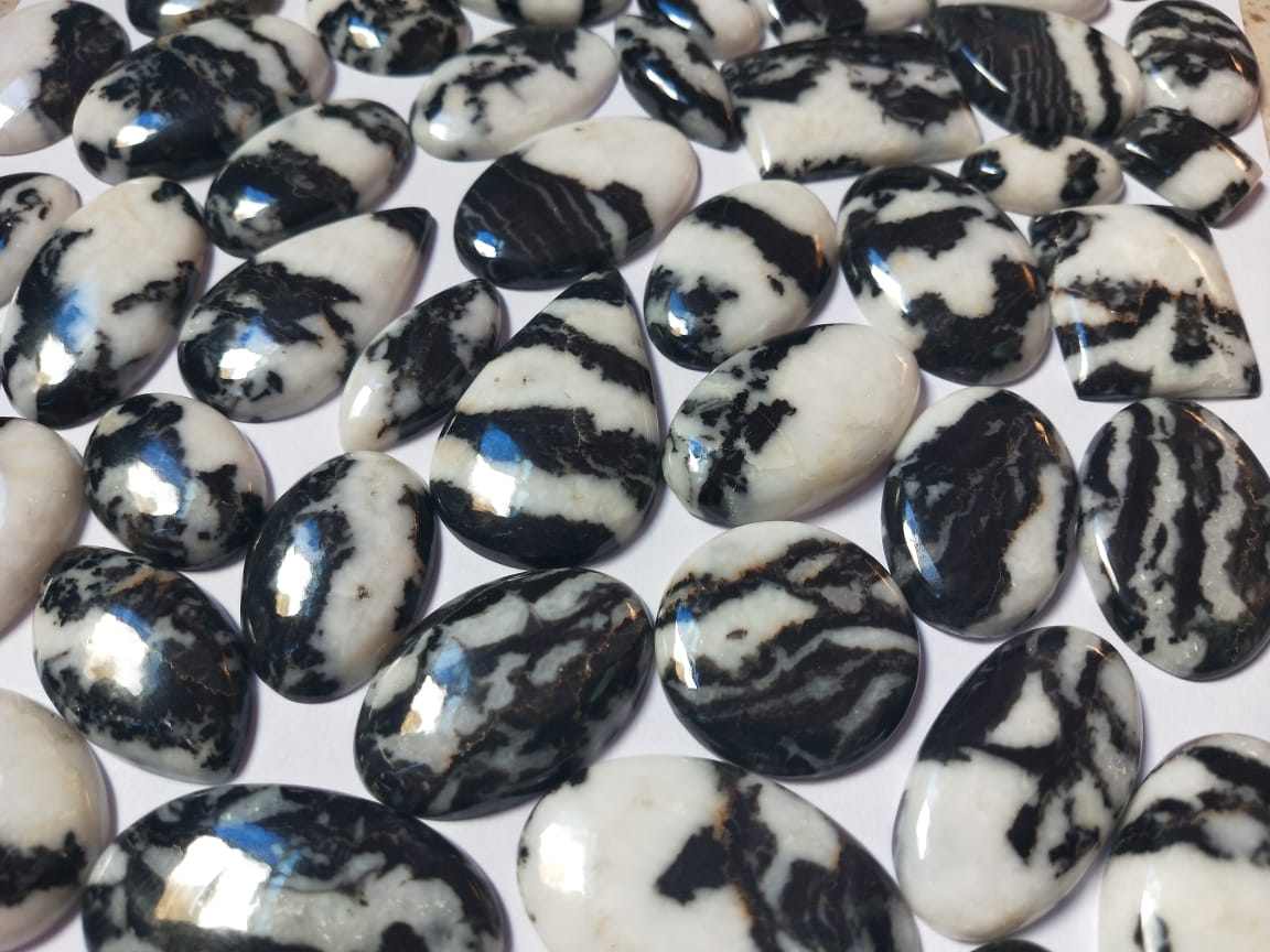 Buffalo Turquoise Natural Gemstone (Cabochon )
