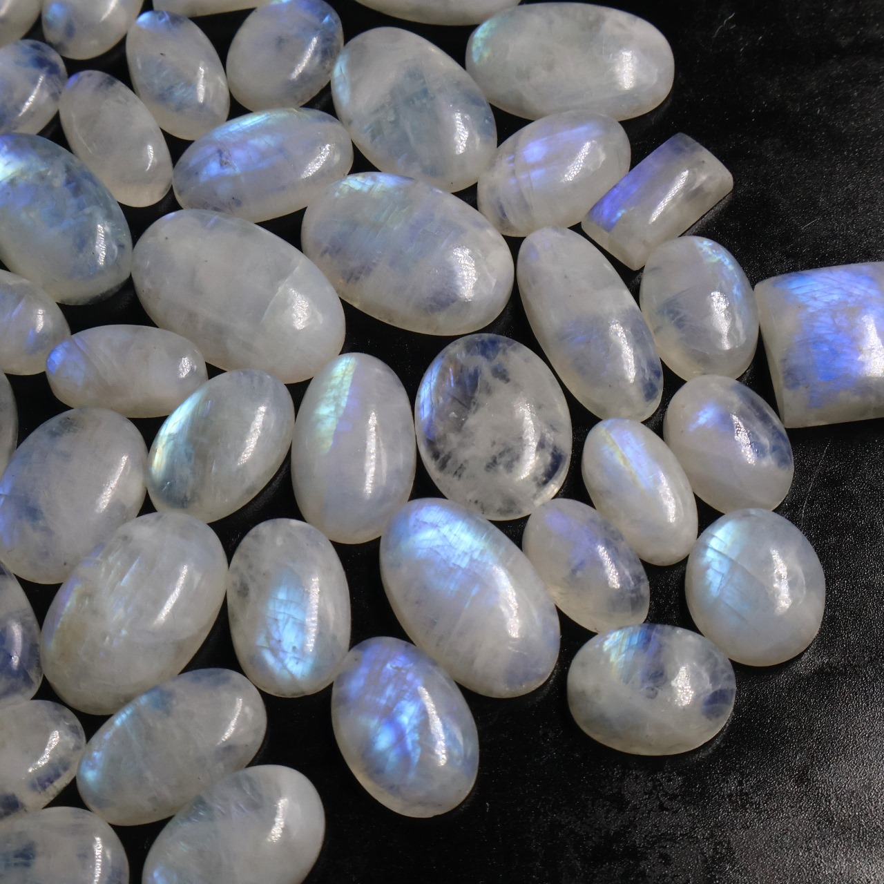Natural White Rainbow Moonstone Shape Gemstone (Cabochon )