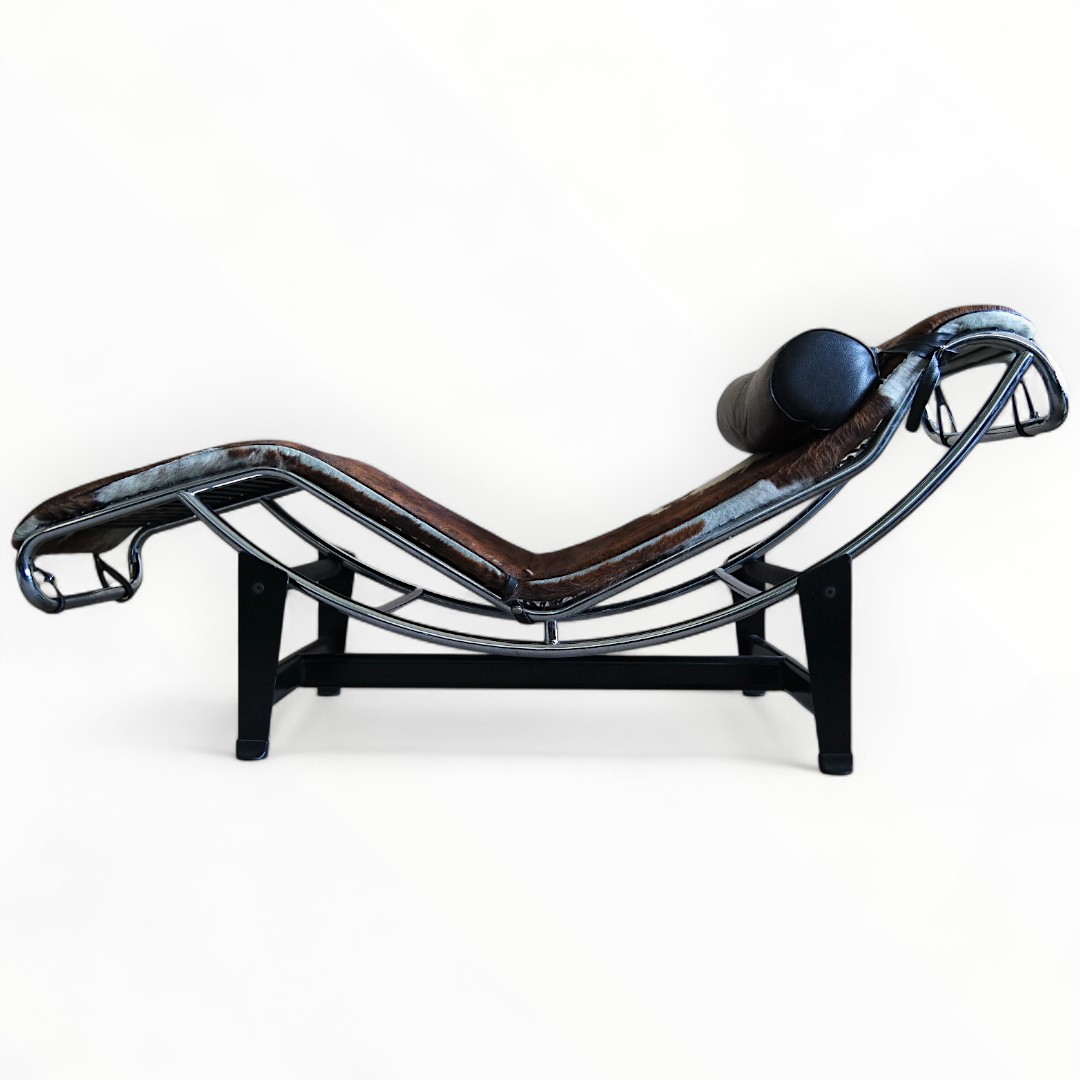 LC4 chaise lounge in cowhide