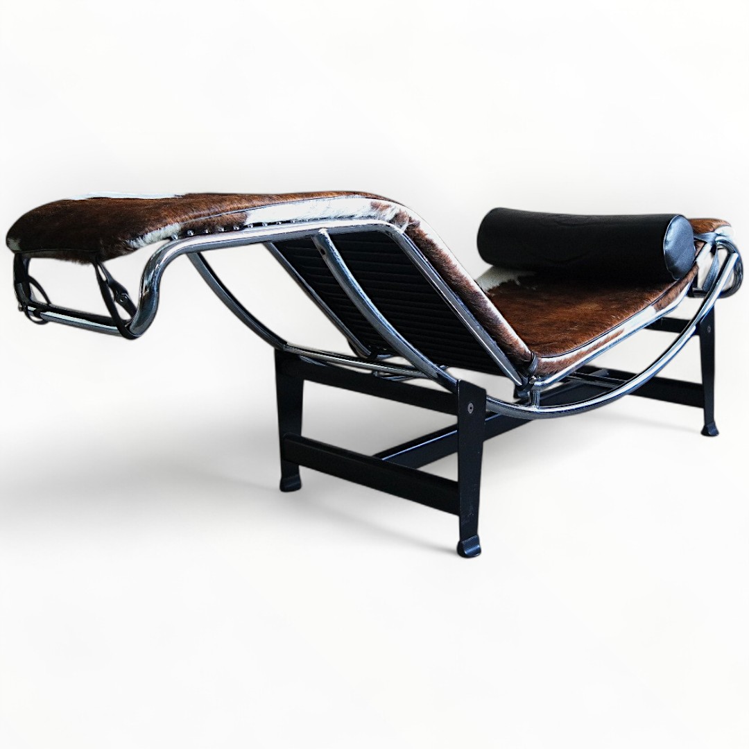 LC4 chaise lounge in cowhide