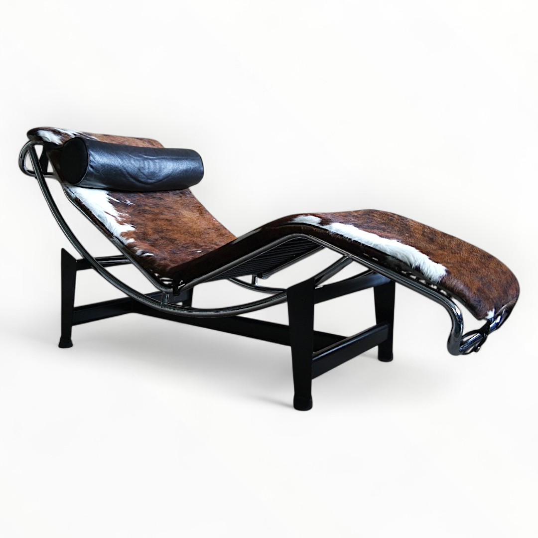 LC4 chaise lounge in cowhide
