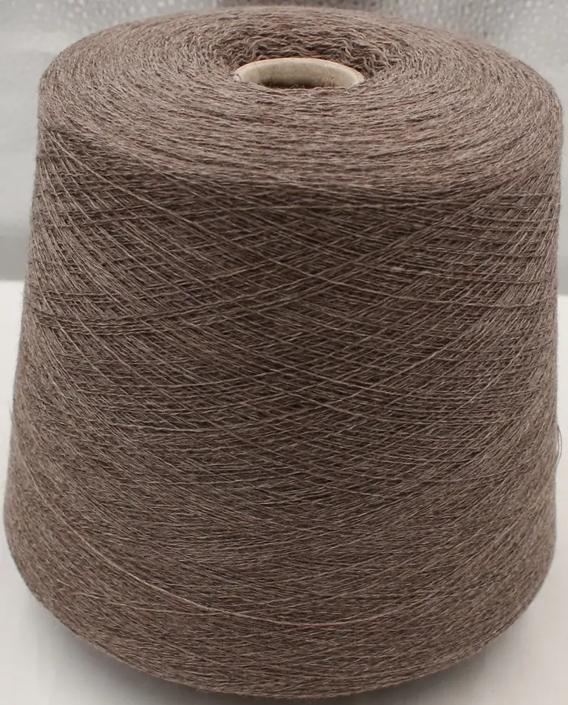 Merinas extrafine 70 proc./kašmyras 30 proc. Spalva: pilka smėlio melanžas. 550 g. 100 g - 1500 m.