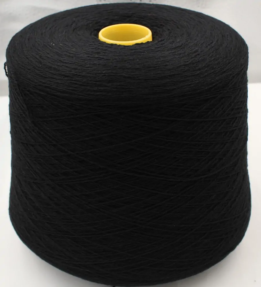 CORRIE (ėriuko vilna superfine 67 proc./ kašmyras 33 proc.). Spalva: juoda. 490 g. 100 g - 900 m