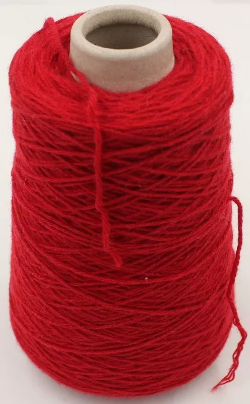 Ekokašmyras 100 proc. Spalva: ryški raudona. 230 g. 100 g - 325 m