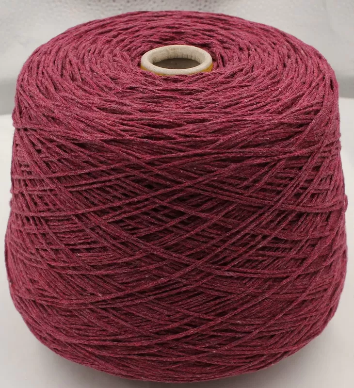 Ekokašmyras 100 proc. Spalva: karmino raudona. 620 g. 100 g - 300 m