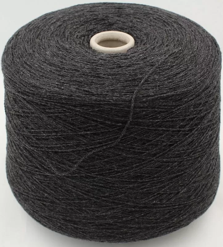 Ekokašmyras 100 proc. Spalva: antracito pilka. 480 g. 100 g - 650 m