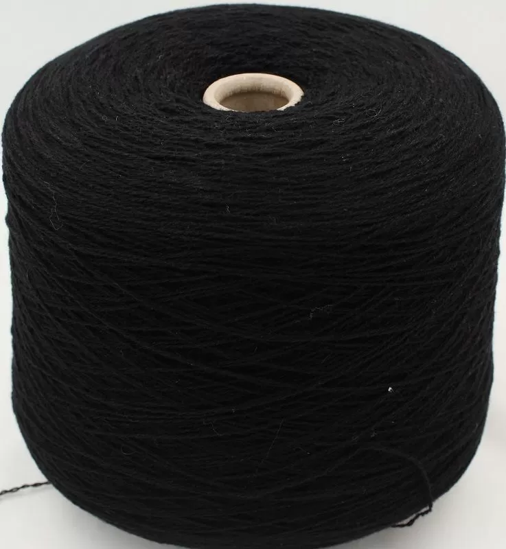 Ekokašmyras 100 proc. Spalva: juoda. 500 g. 100 g - 650 m