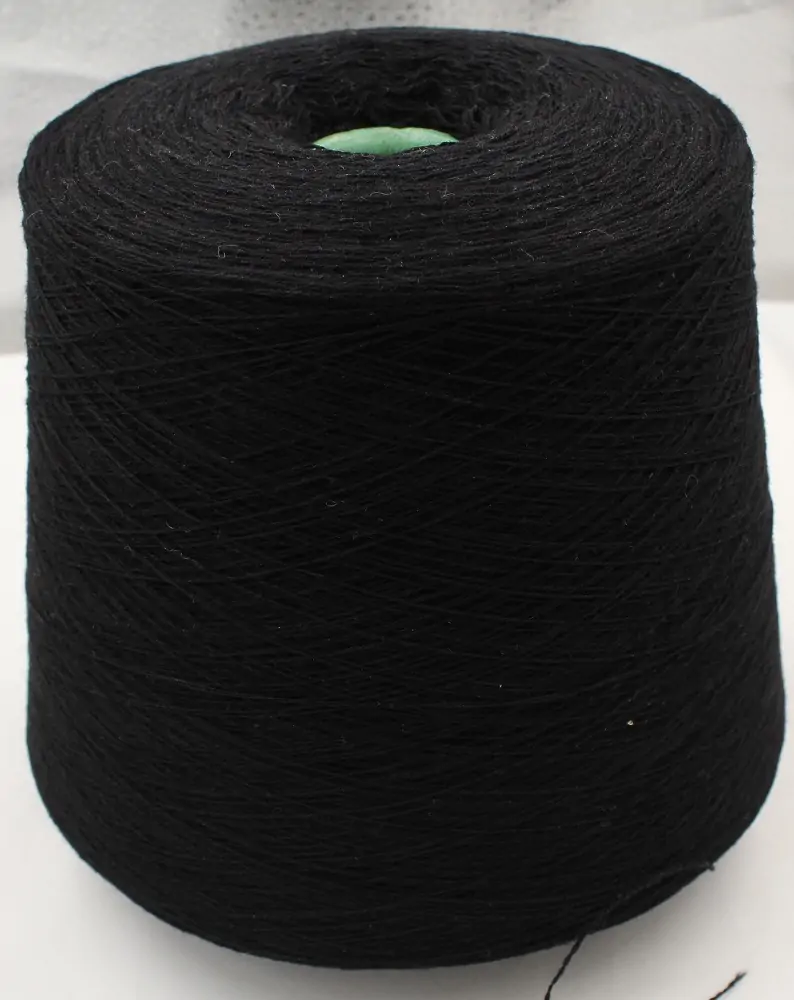 Kašmyras 100 proc. Spalva: juoda. 550 g. 100 g - 1350 m