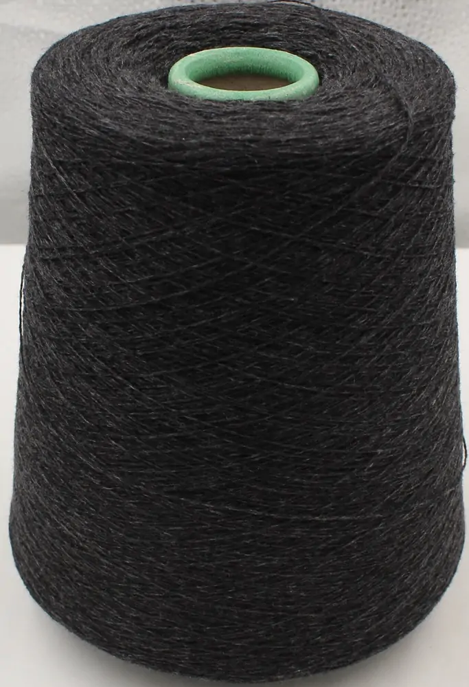 Kašmyras 100 proc. Spalva: antracito pilka. 560 g. 100 g - 1400 m